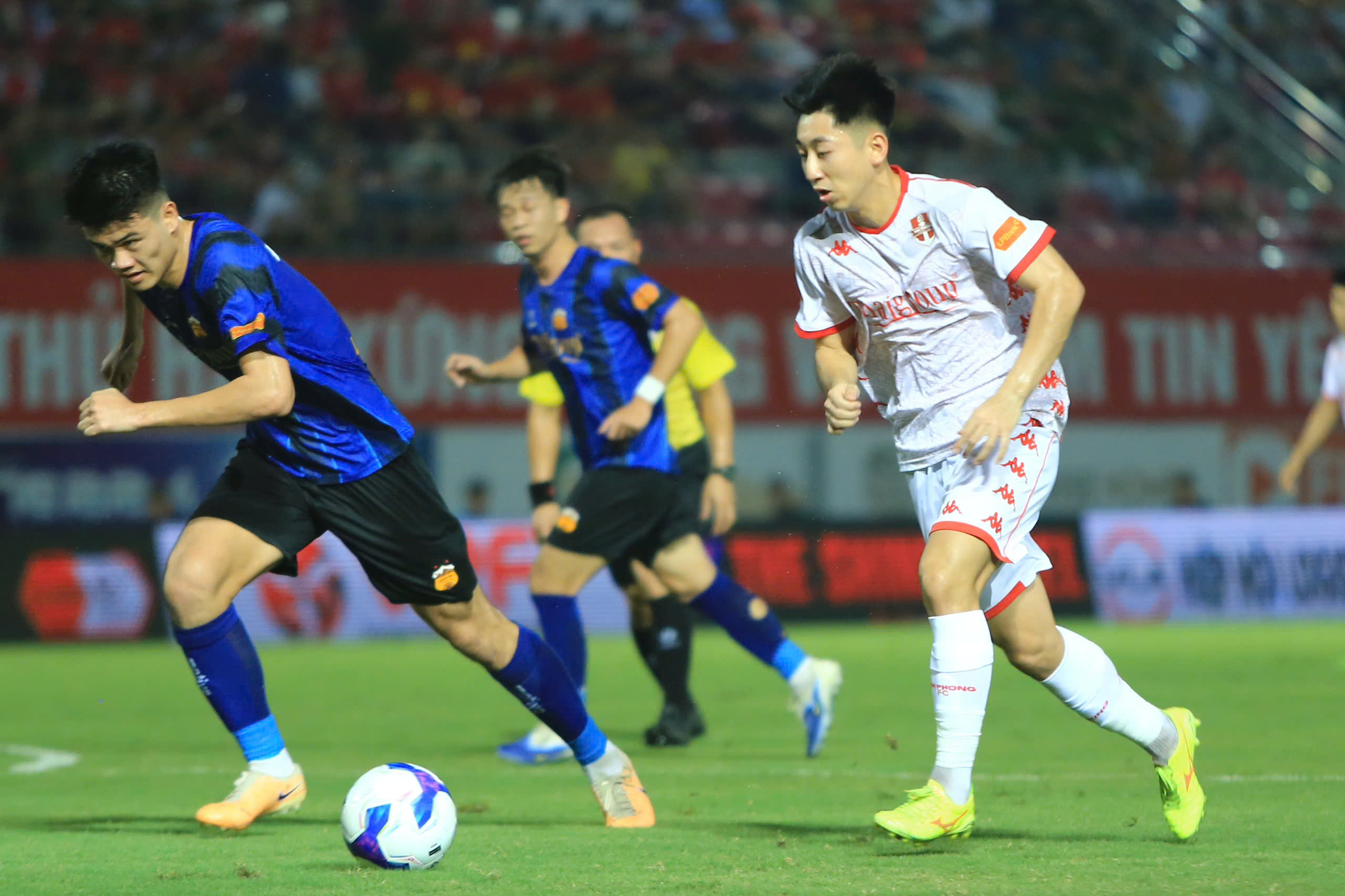 Trung Kiên không thể cứu nổi HAGL, cửa rớt hạng đang đến gần- Ảnh 1.