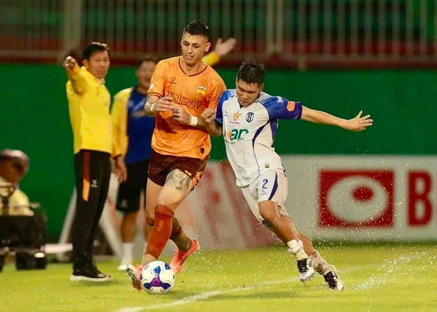Quá bất ngờ, HAGL bàn thua còn ít hơn Hà Nội: Thủ làm nhưng… công phá
- Ảnh 2. Quá bất ngờ, HAGL bàn thua còn ít hơn Hà Nội: Thủ làm nhưng… công phá
- Ảnh 2.