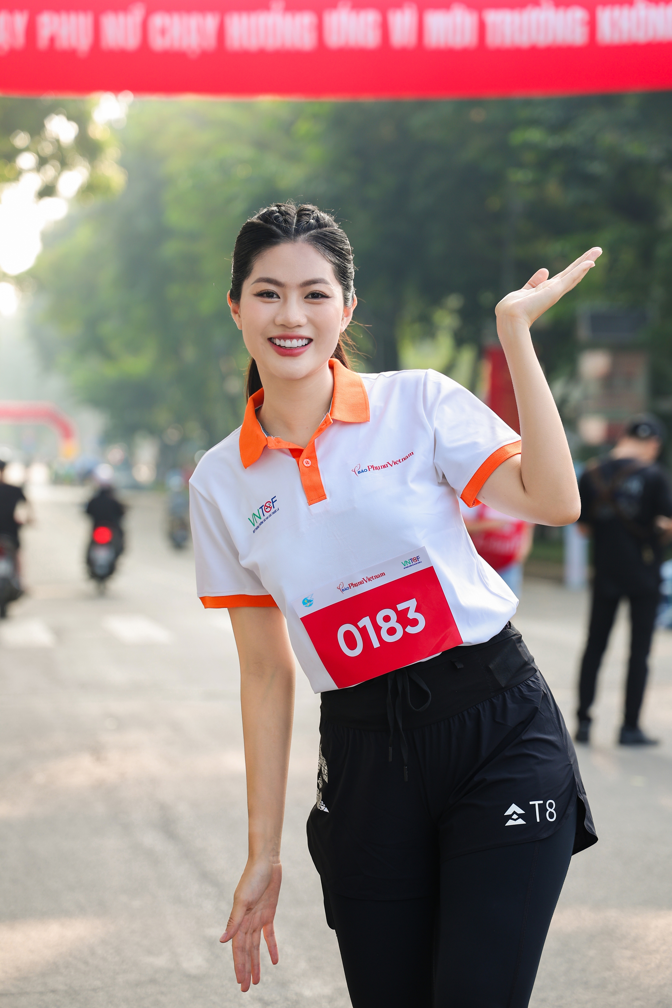Hoa khôi Vũ Hương Giang tham gia giải chạy vì môi trường không thuốc lá - Ảnh 3.