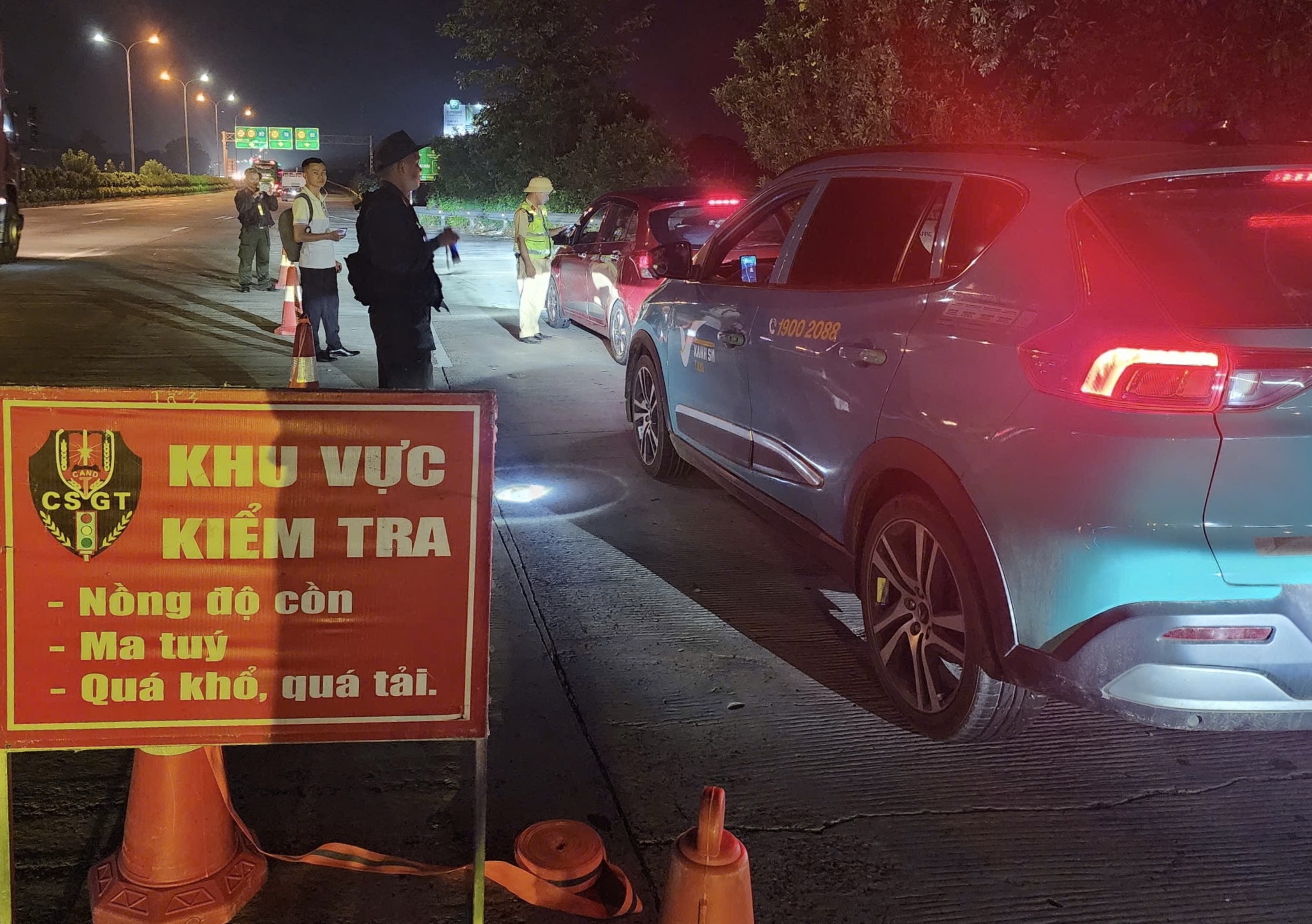 19 phụ nữ vi phạm nồng độ cồn trong ngày 19.10- Ảnh 1. 19 phụ nữ vi phạm nồng độ cồn trong ngày 19.10- Ảnh 1.