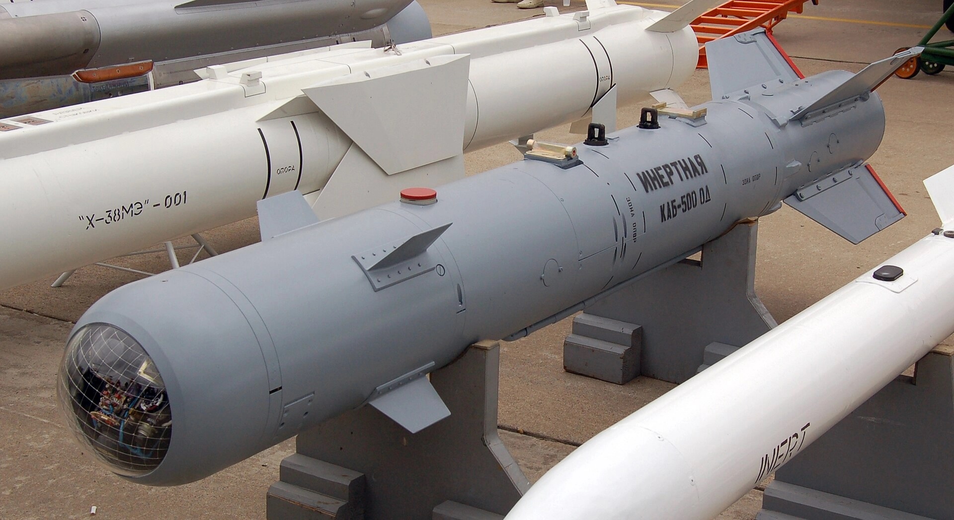 Chiến sự Ukraine ngày 1.335: Poltava lần đầu trúng bom lượn, Ukraine tung UAV đánh chặn - Ảnh 1.
