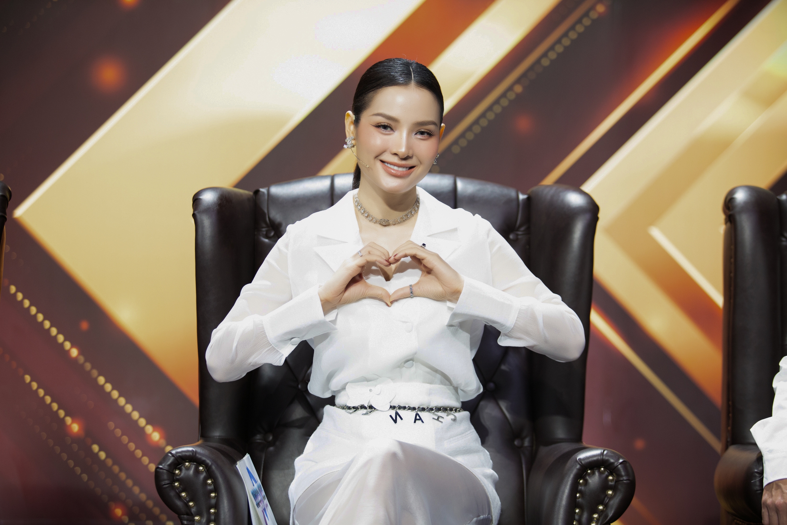 - Ảnh 1. Cuộc sống Phương Trinh Jolie sau khi lấy chồng, sinh con - Ảnh 1.