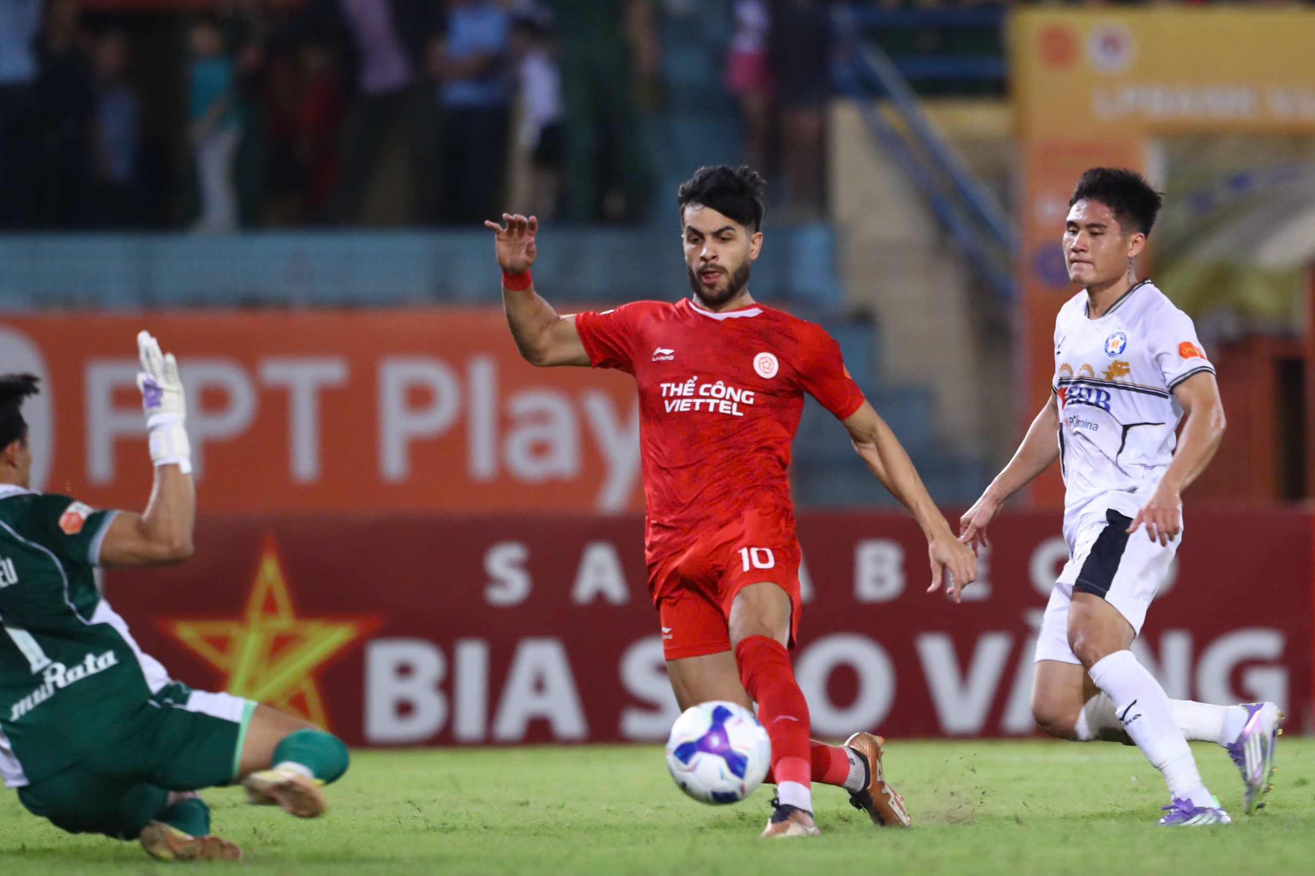 Bảng xếp hạng V-League: Thể Công Viettel chạy thẳng lên tốp 2, Đà Nẵng chìm sâu khiến HAGL... 'mừng thầm'- Ảnh 1.