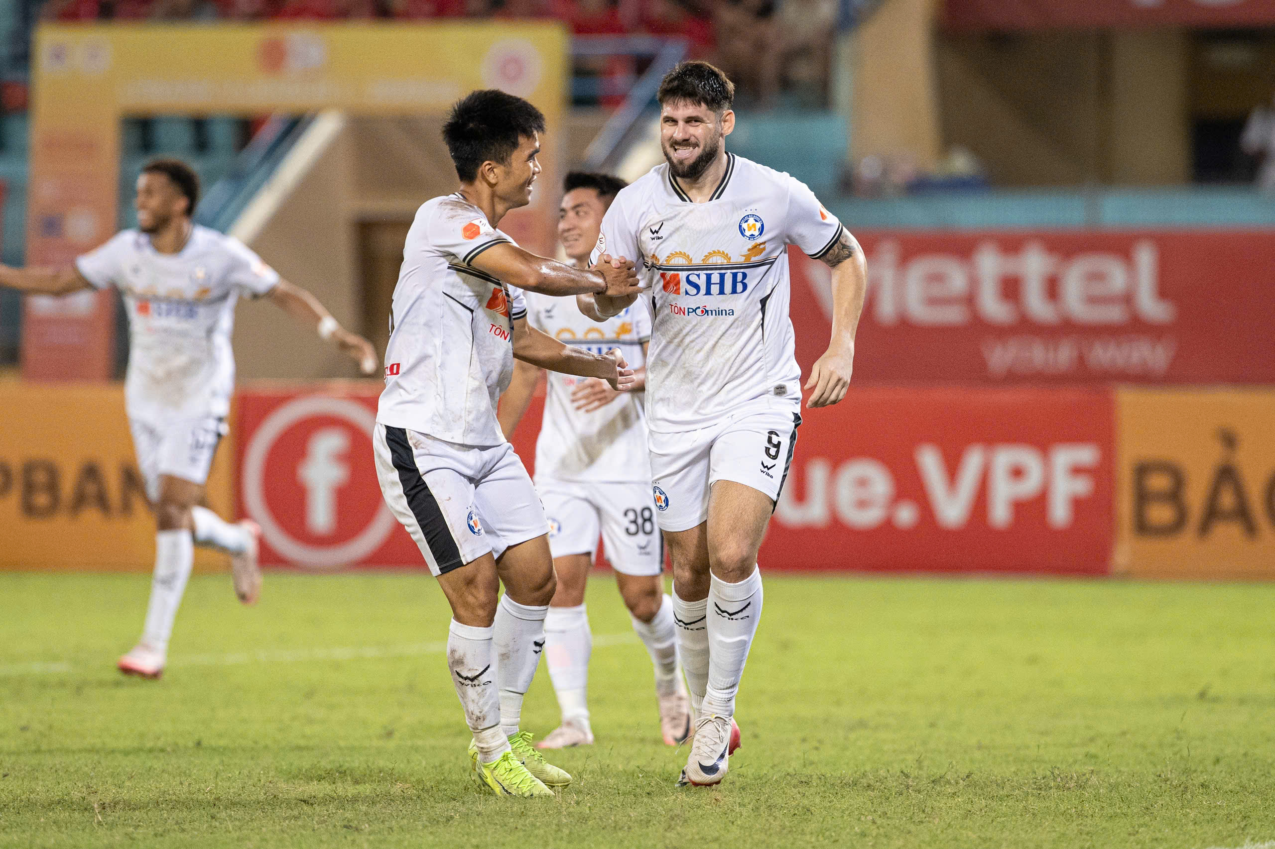 Bảng xếp hạng V-League: Thể Công Viettel chạy thẳng lên tốp 2, Đà Nẵng chìm sâu khiến HAGL... 'mừng thầm'- Ảnh 2.