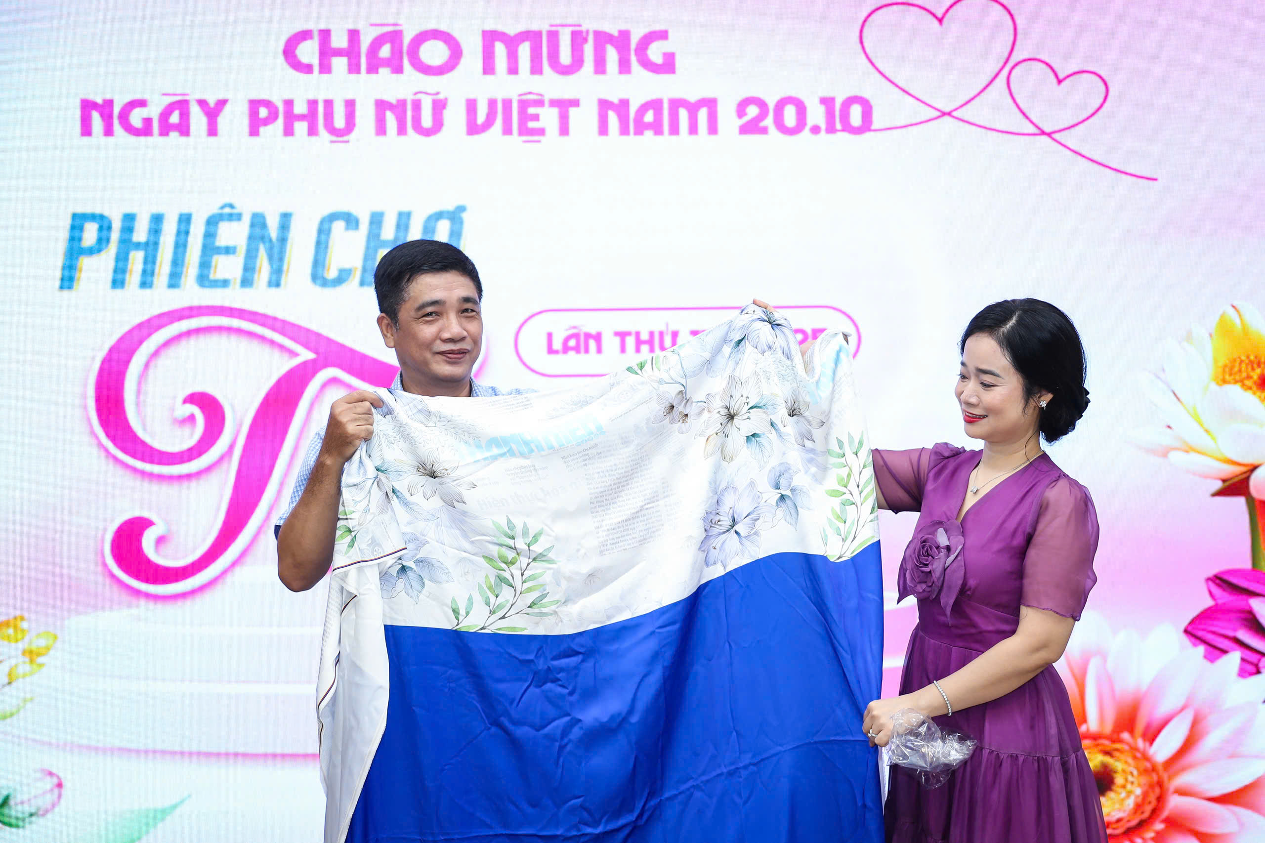 Rộn r&agrave;ng m&agrave;u sắc, trọn vẹn nghĩa t&igrave;nh ở phi&ecirc;n chợ Từ T&acirc;m - Ảnh 2.