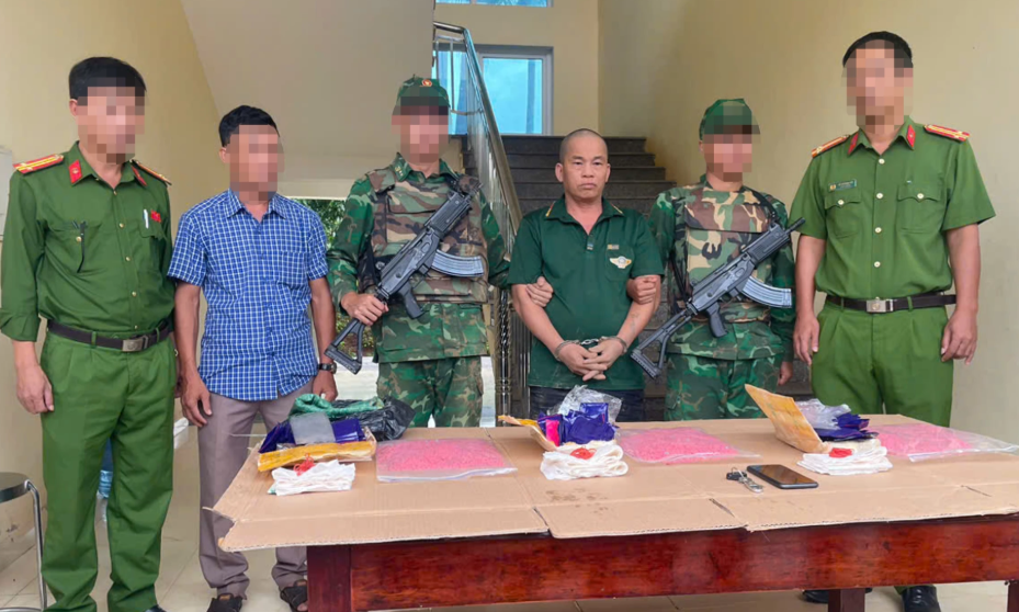 Khoảnh khắc vây bắt nghi phạm…