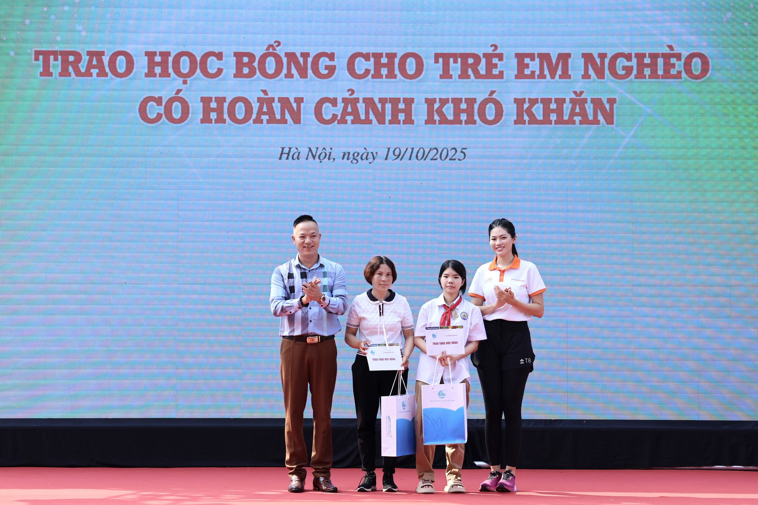 Hoa khôi Vũ Hương Giang tham gia giải chạy vì môi trường không thuốc lá - Ảnh 5.