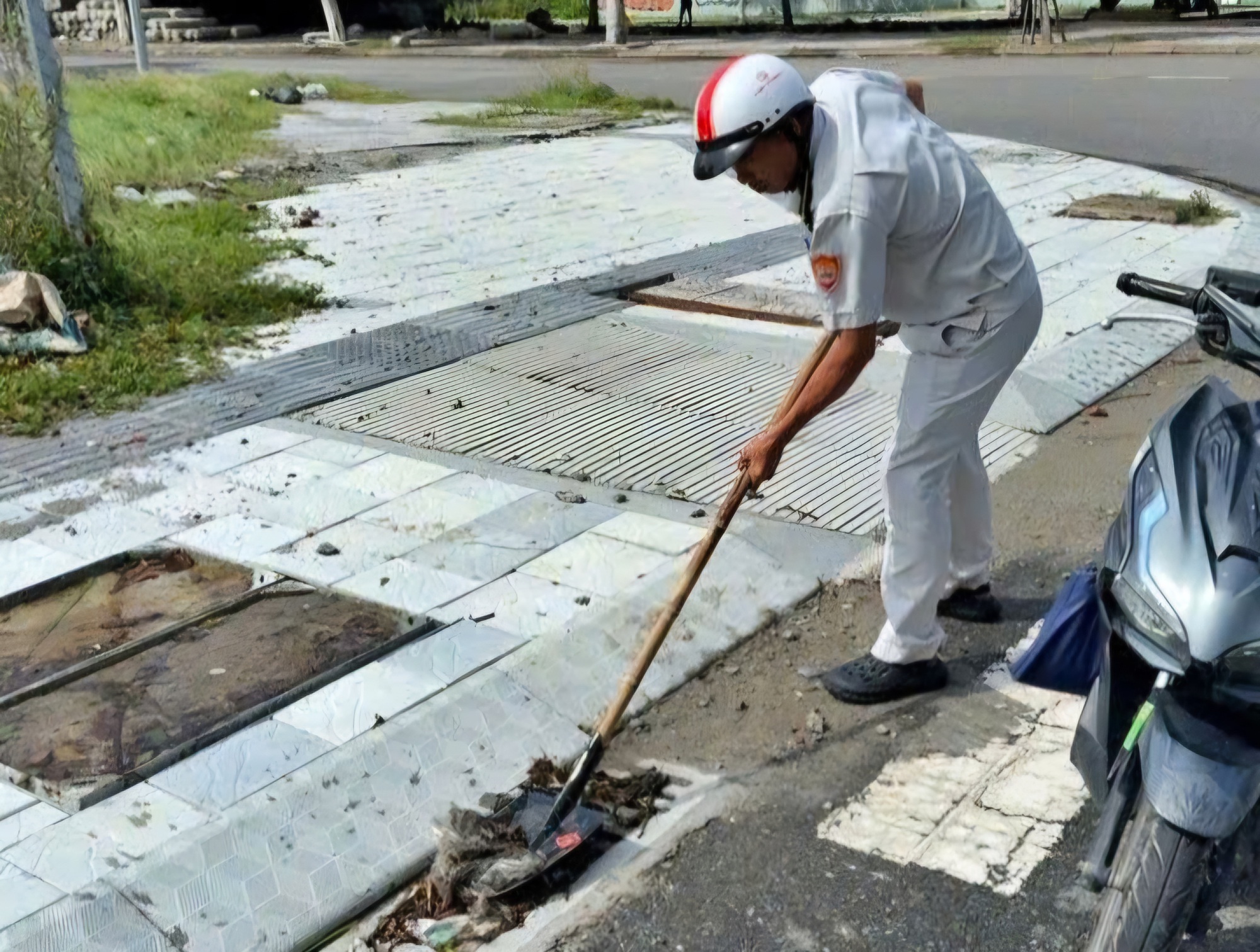 Bão số 12: Sóng dữ xuất hiện ở cửa sông Hàn - Ảnh 6. Bão số 12: Sóng dữ xuất hiện ở cửa sông Hàn - Ảnh 6.