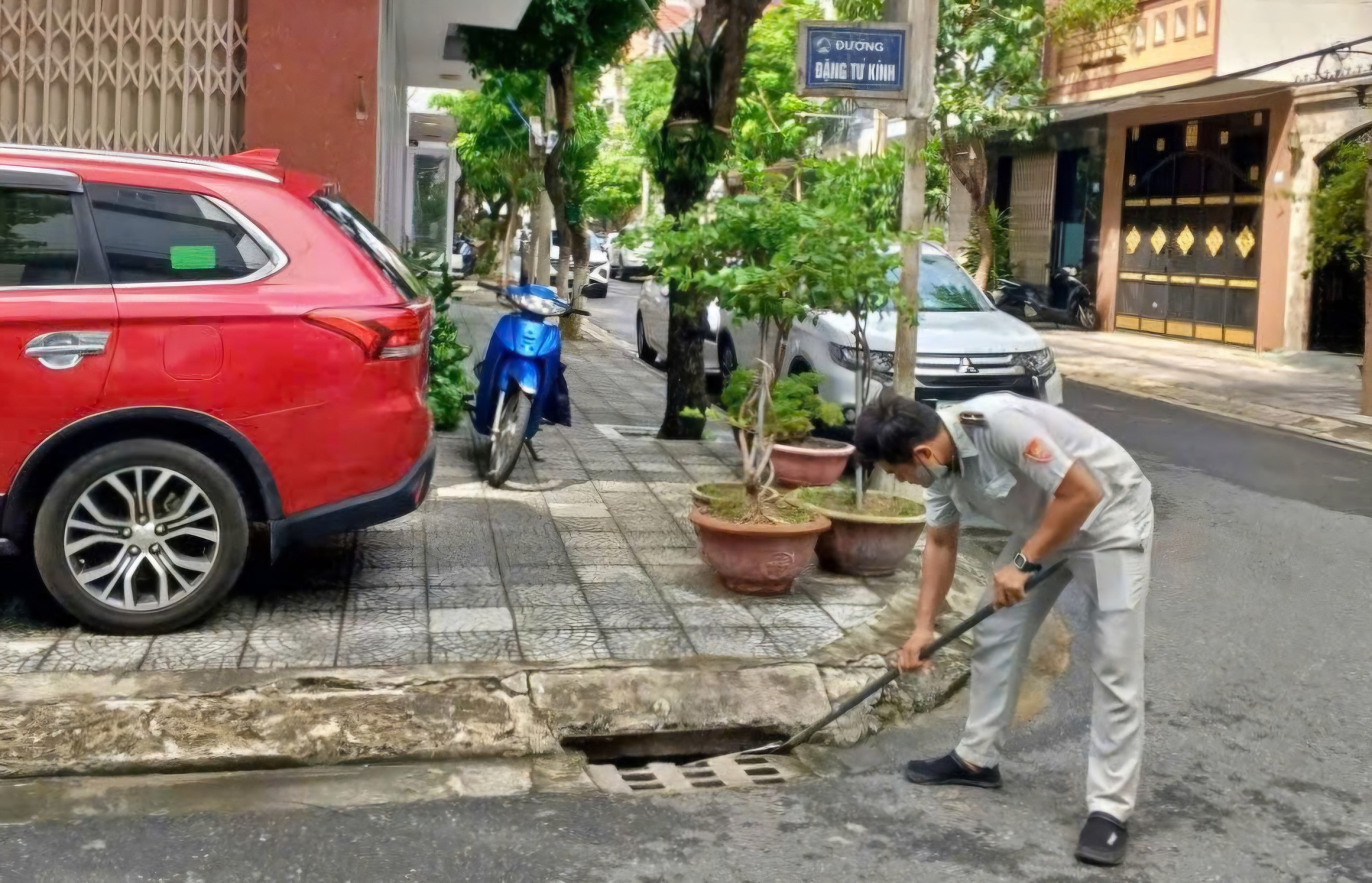 Bão số 12: Sóng dữ xuất hiện ở cửa sông Hàn - Ảnh 8. Bão số 12: Sóng dữ xuất hiện ở cửa sông Hàn - Ảnh 8.