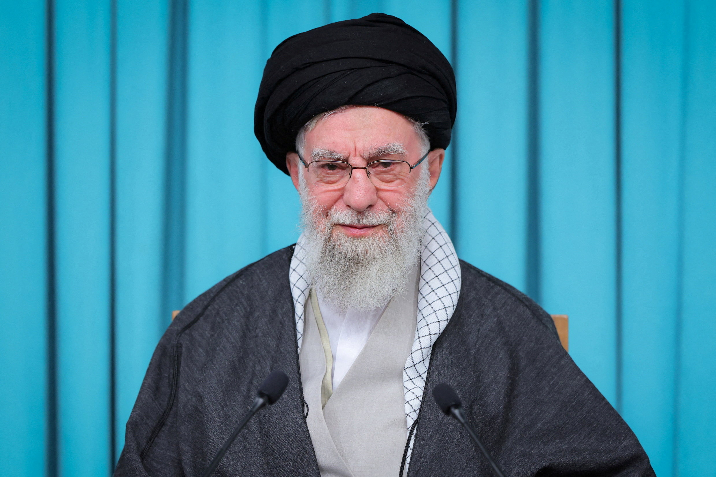 Lãnh tụ tối cao Iran chế giễu…