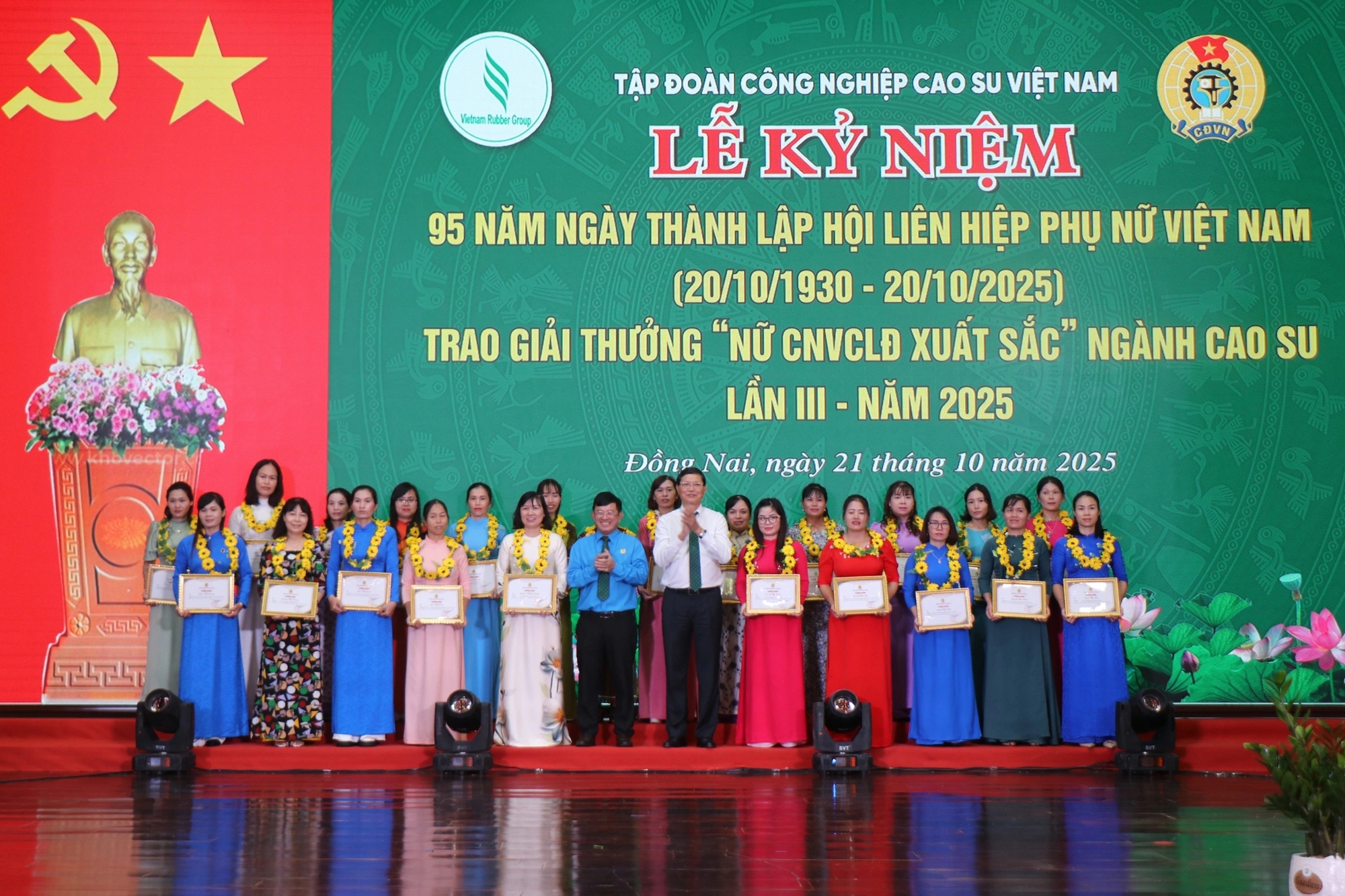 VRG trao thưởng nữ công nhân xuất sắc ngành cao su năm 2025- Ảnh 1. VRG trao thưởng nữ công nhân xuất sắc ngành cao su năm 2025- Ảnh 1.