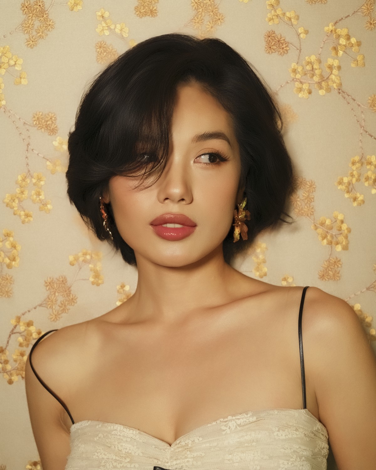 Gia thế của mỹ nhân gây chú ý trong 'Tử chiến trên không' - Ảnh 2.