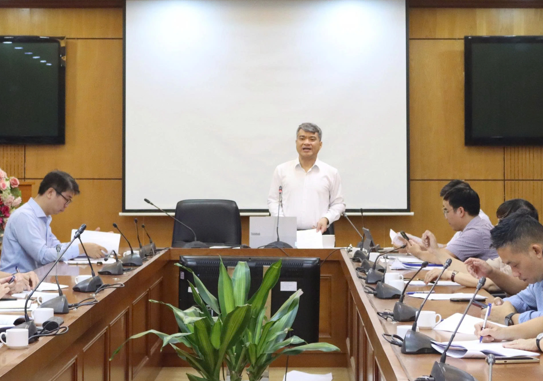 Có nên 'cấm cửa' 5 năm với người bỏ cọc đấu giá đất? - Ảnh 1.