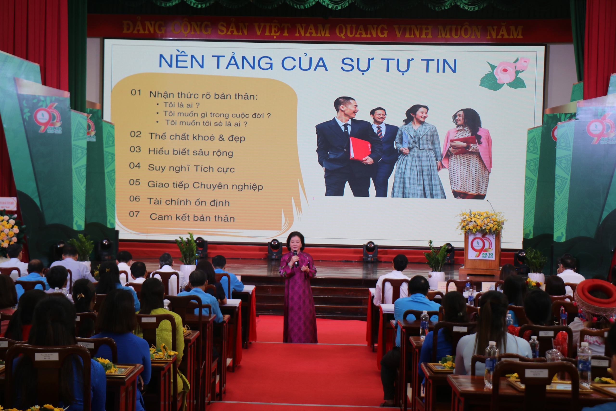 VRG trao thưởng nữ công nhân xuất sắc ngành cao su năm 2025- Ảnh 3. VRG trao thưởng nữ công nhân xuất sắc ngành cao su năm 2025- Ảnh 3.