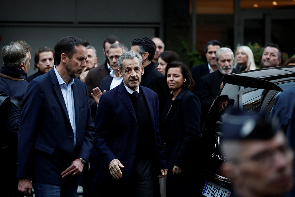 Cựu Tổng thống Pháp Sarkozy bắt đầu chị…