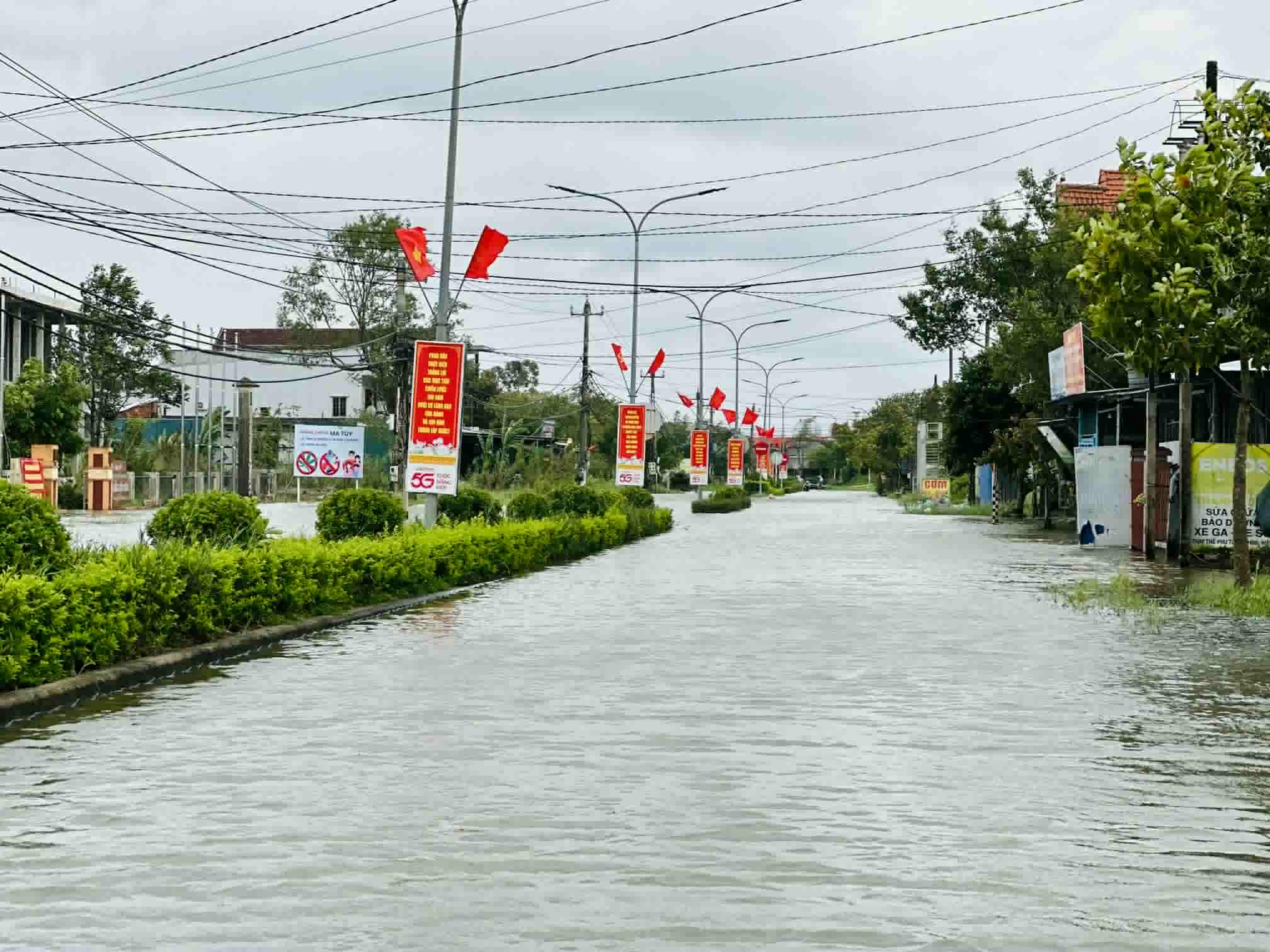 Vùng trũng Huế ngập trước khi bão Fengshen vào bờ, người dân lo lũ lớn- Ảnh 4. Vùng trũng Huế ngập trước khi bão Fengshen vào bờ, người dân lo lũ lớn- Ảnh 4.