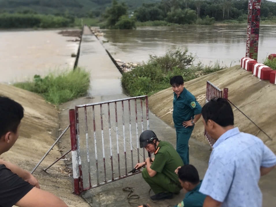Chủ tịch UBND tỉnh Quảng Ngãi nhấn mạnh không để hạ du no nước khi mưa lớn - Ảnh 3. Chủ tịch UBND tỉnh Quảng Ngãi nhấn mạnh không để hạ du no nước khi mưa lớn - Ảnh 3.