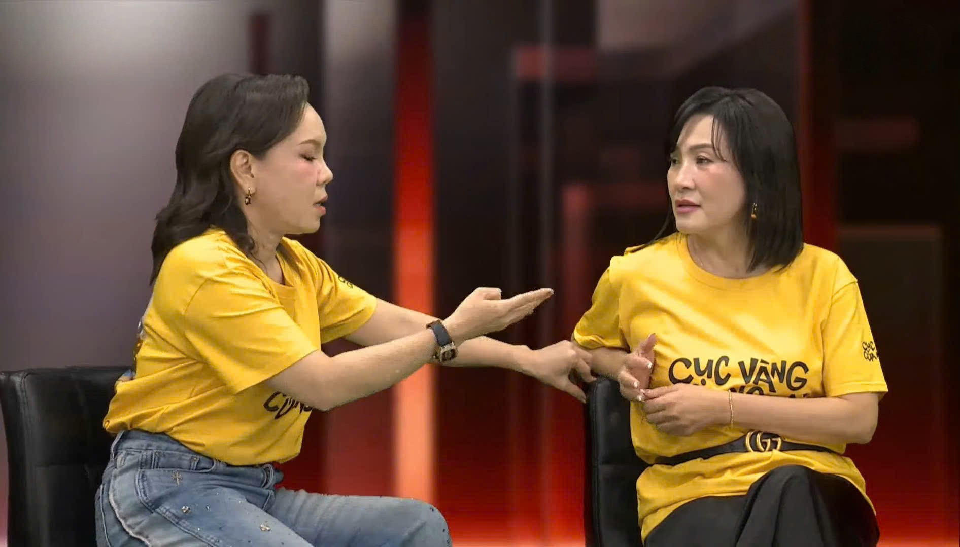 Việt Hương song ca cùng Hồng Đào, Băng Di hát lại hit cũ - Ảnh 1.