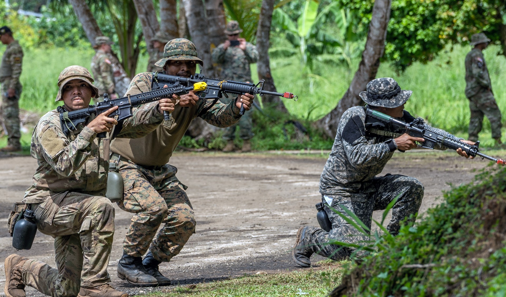 Quân đội Mỹ tập trận sinh tồn trong rừng Panama giữa căng thẳng với Venezuela - Ảnh 3.
