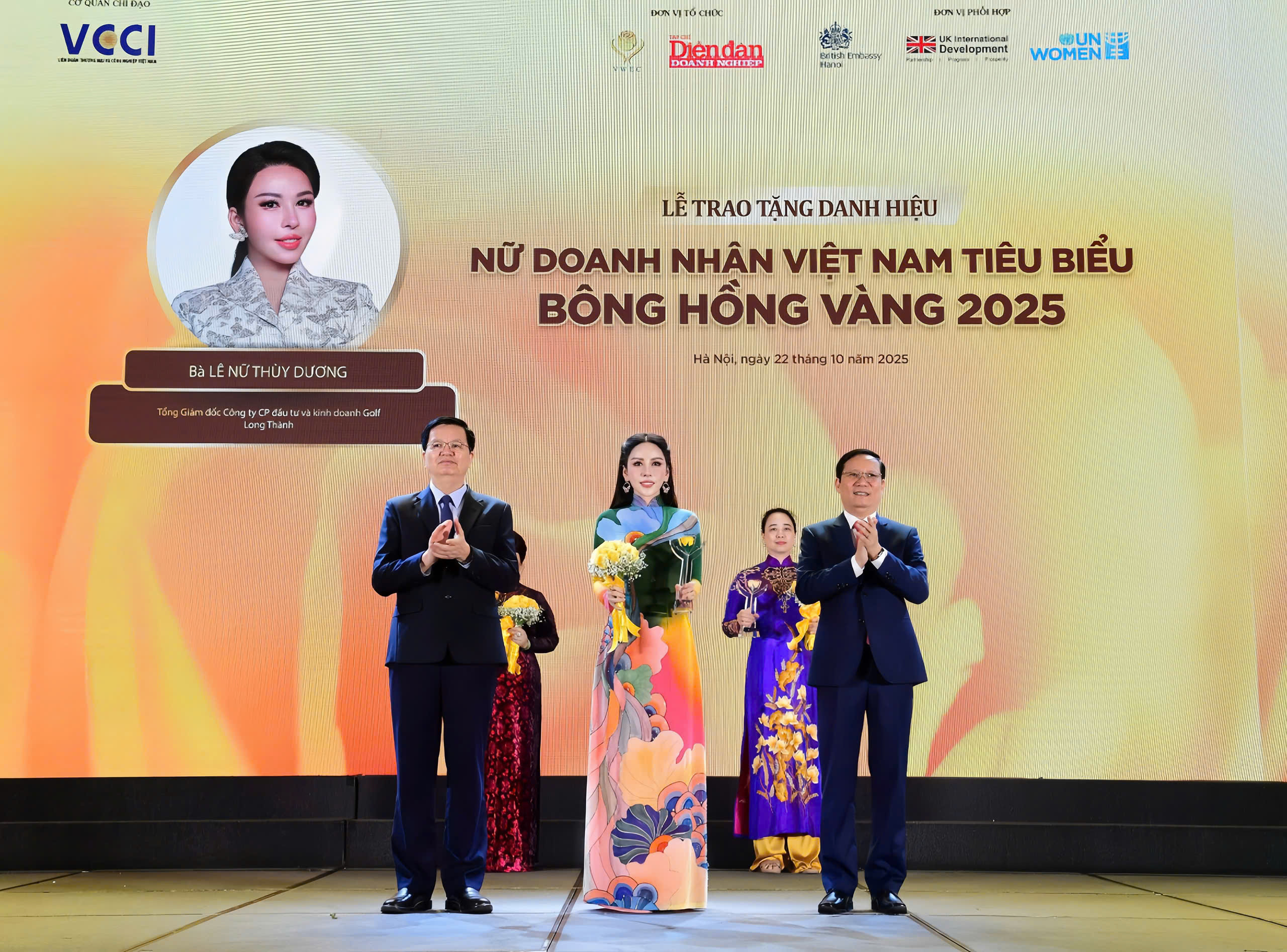 Phó chủ tịch KN Holdings đạt Top 10 Nữ Doanh nhân Việt Nam tiêu biểu 2025 - Ảnh 1.