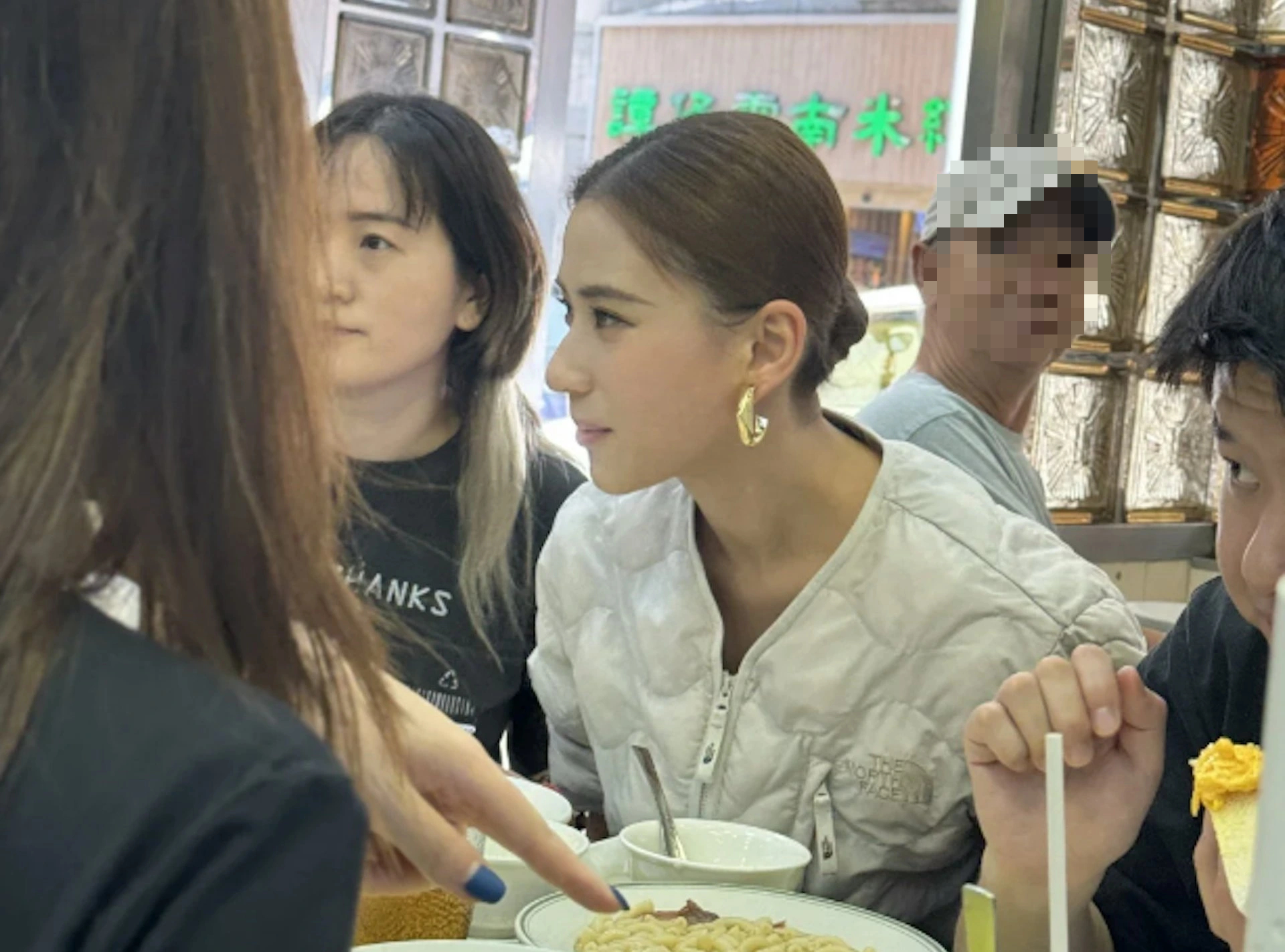 Hôn nhân của Đậu Kiêu và ái nữ 'vua sòng bạc' vướng 'bão' thị phi - Ảnh 4.