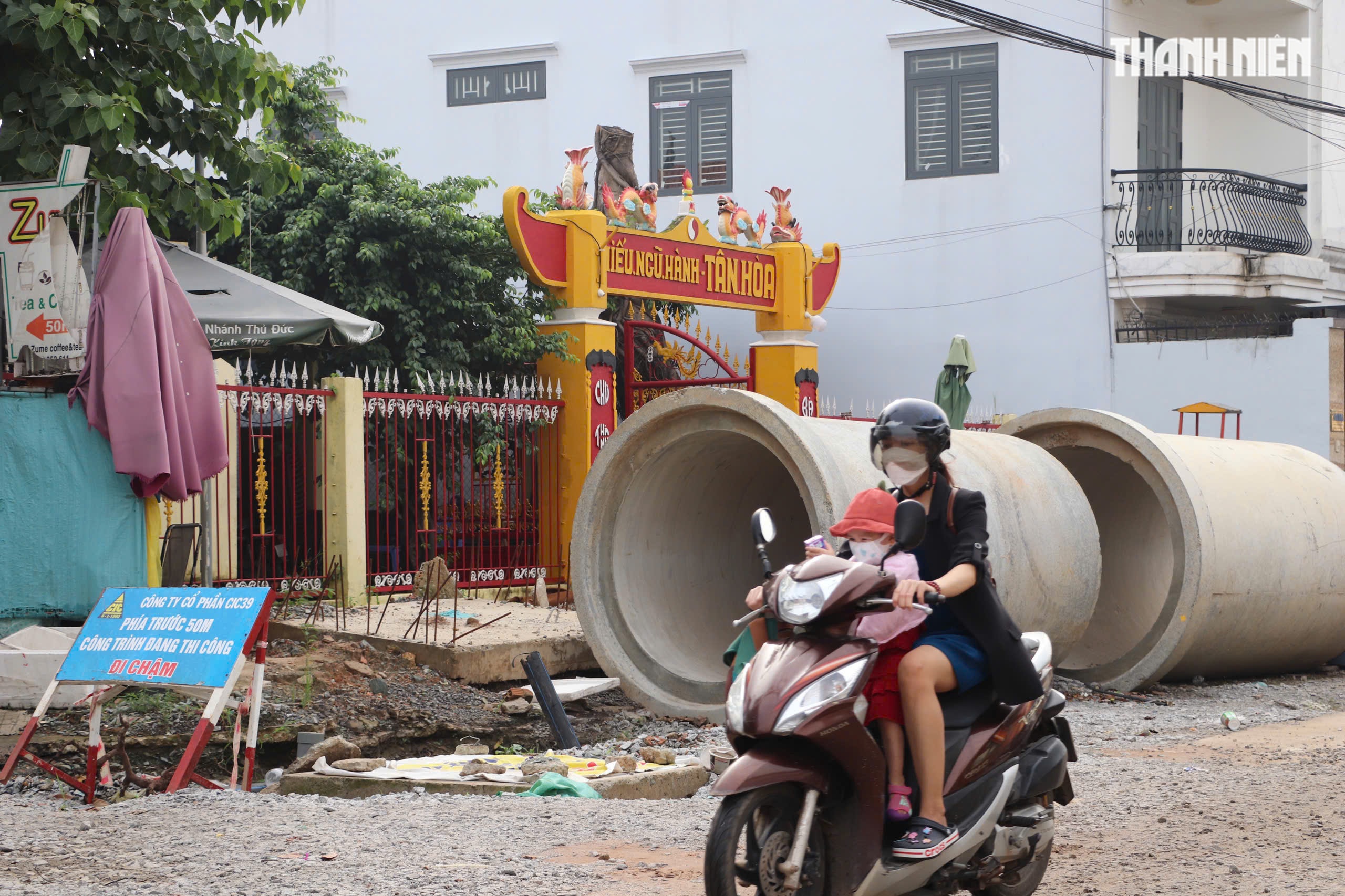 Đường quanh khu đô thị ĐHQG TP.HCM hư hỏng, sinh viên khổ sở đi lại - Ảnh 10.