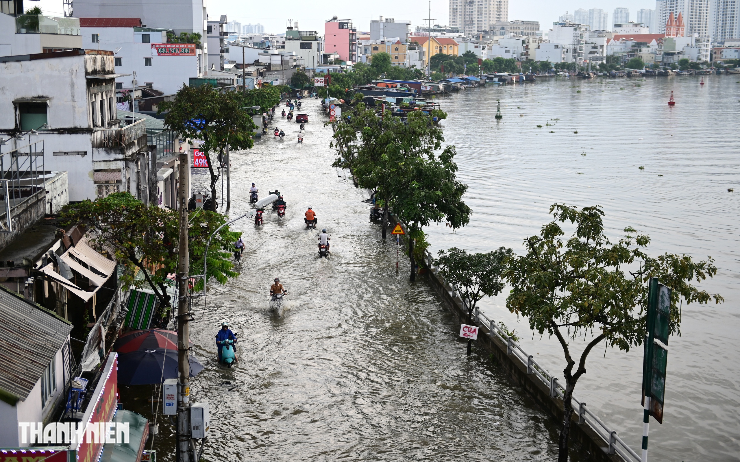 Triều cường dâng cao, đường TP.HCM ngập…