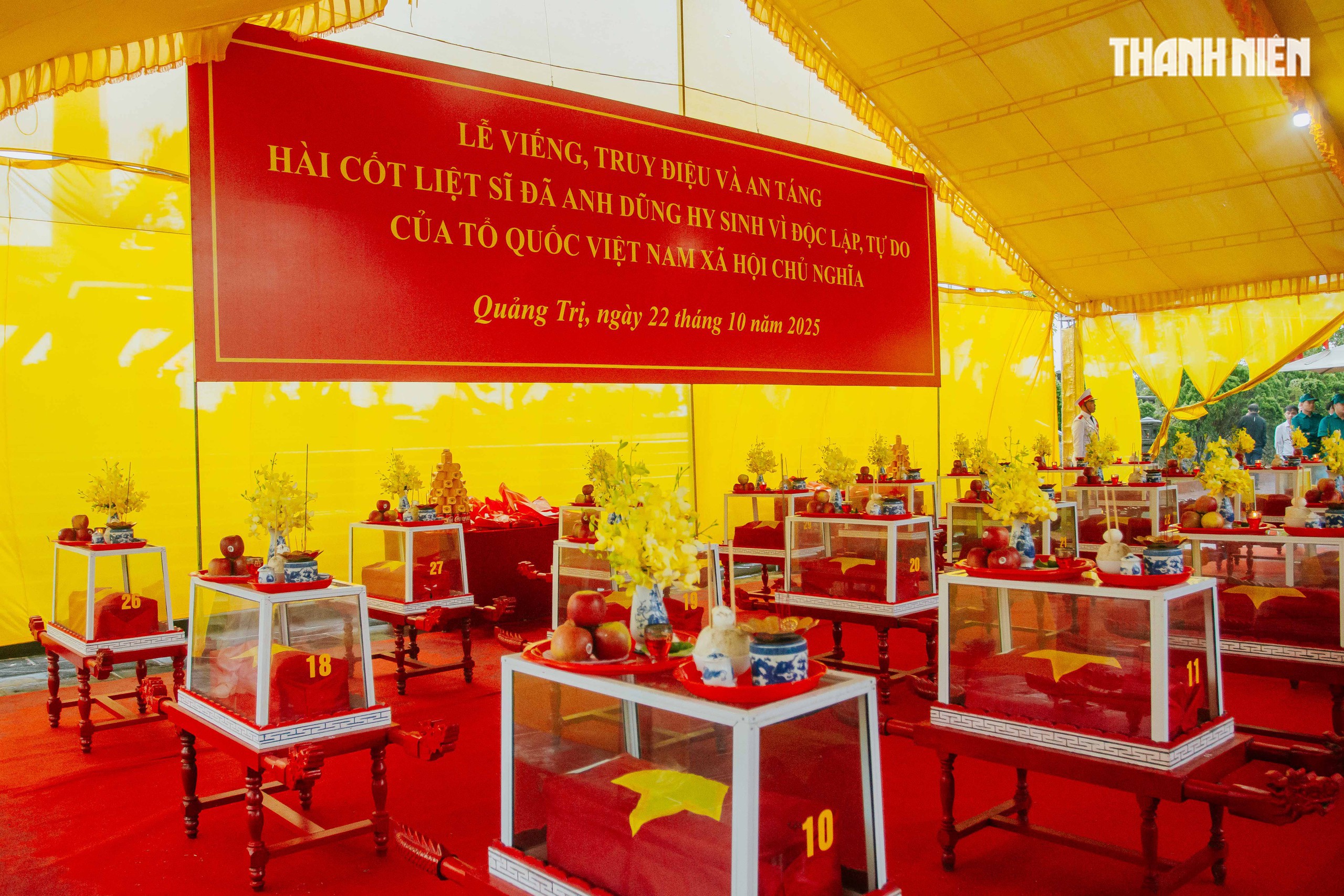 Truy điệu và an táng 34 hài cốt liệt sĩ tại quy tập tại P.Quảng Trị- Ảnh 1. Truy điệu và an táng 34 hài cốt liệt sĩ tại quy tập tại P.Quảng Trị- Ảnh 1.