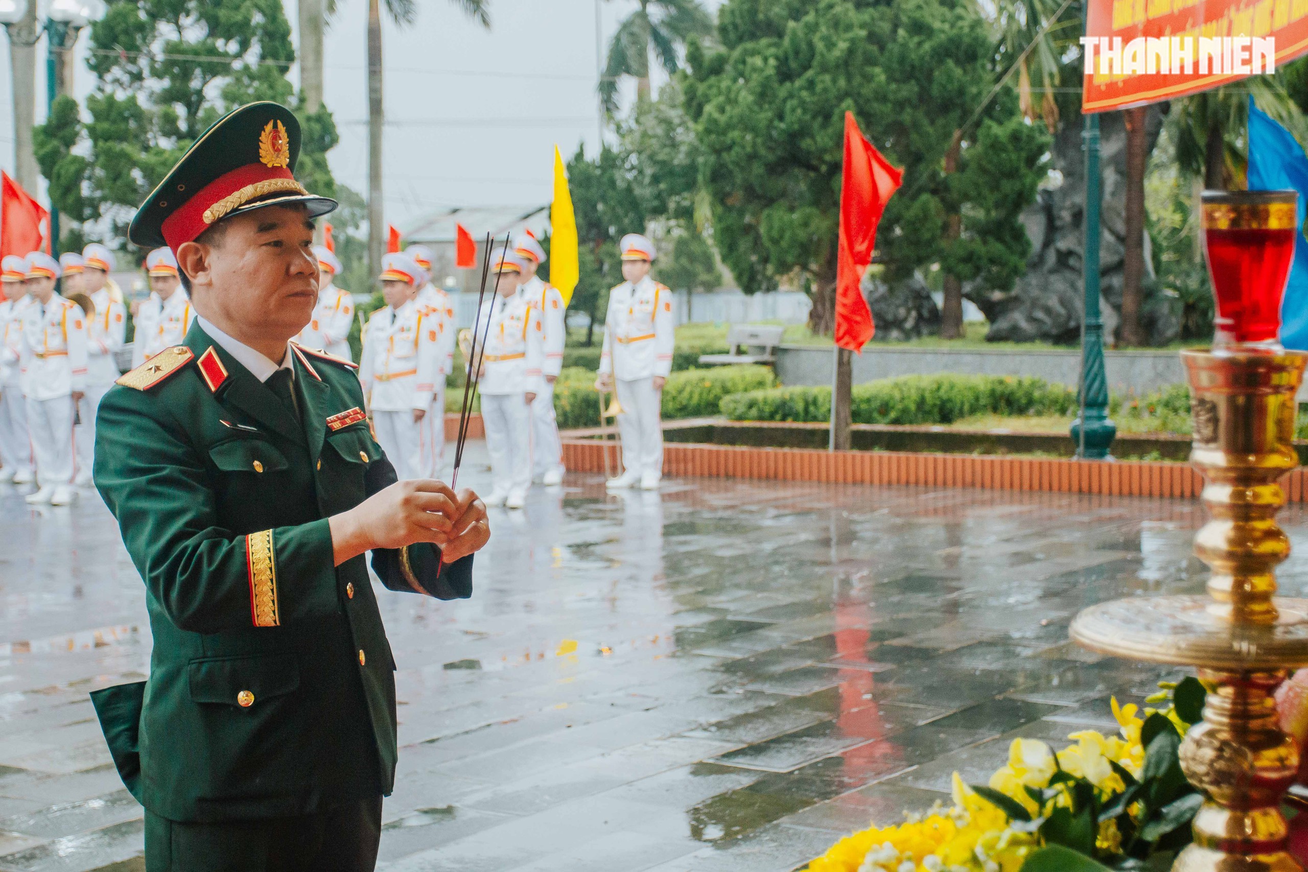 Truy điệu và an táng 34 hài cốt liệt sĩ tại quy tập tại P.Quảng Trị- Ảnh 2. Truy điệu và an táng 34 hài cốt liệt sĩ tại quy tập tại P.Quảng Trị- Ảnh 2.