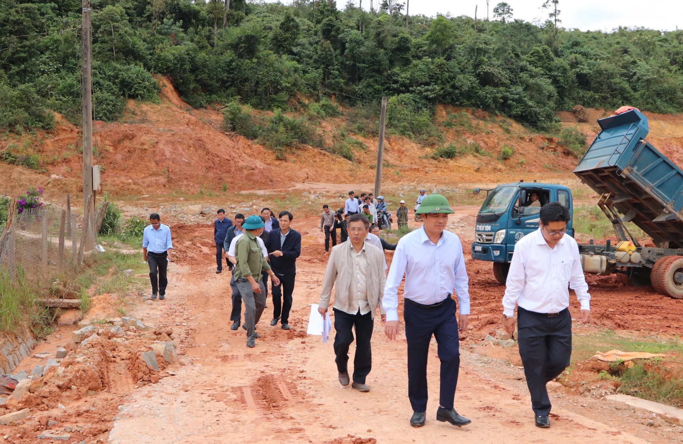 Sạt lở đất tại khu tái định cư ở Lâm Đồng: Ưu tiên bảo vệ dân - Ảnh 1. Sạt lở đất tại khu tái định cư ở Lâm Đồng: Ưu tiên bảo vệ dân - Ảnh 1.