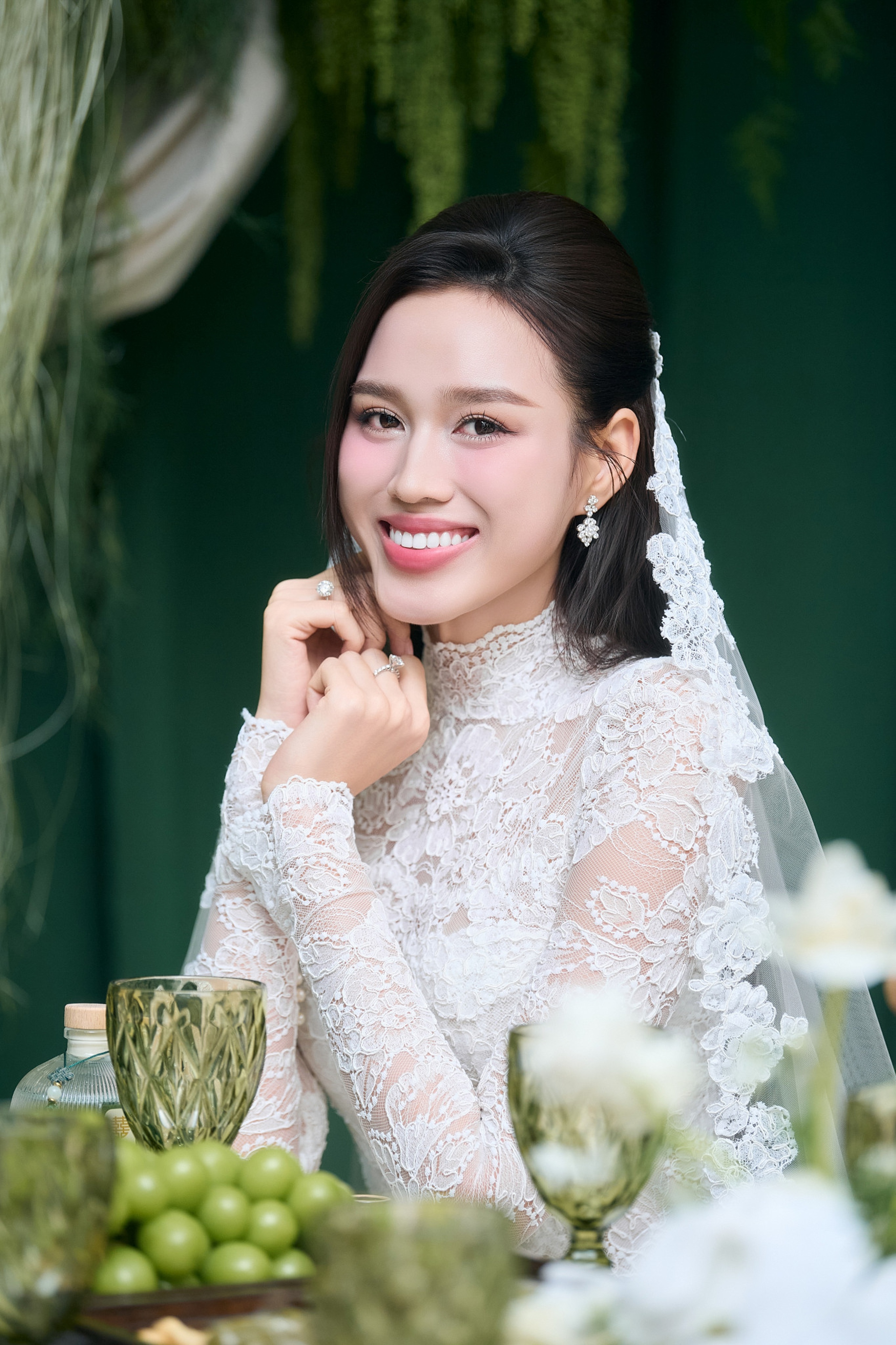 Thiếu gia Tập đoàn Sơn Hải rạng rỡ rước Hoa hậu Đỗ Thị Hà về 'dinh'- Ảnh 4. Thiếu gia Tập đoàn Sơn Hải rạng rỡ rước Hoa hậu Đỗ Thị Hà về 'dinh'- Ảnh 4.