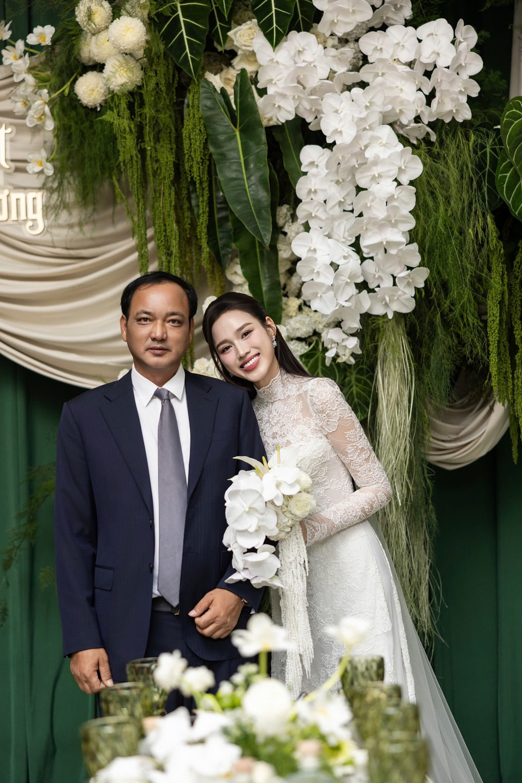 Thiếu gia Tập đoàn Sơn Hải rạng rỡ rước Hoa hậu Đỗ Thị Hà về 'dinh'- Ảnh 6. Thiếu gia Tập đoàn Sơn Hải rạng rỡ rước Hoa hậu Đỗ Thị Hà về 'dinh'- Ảnh 6.