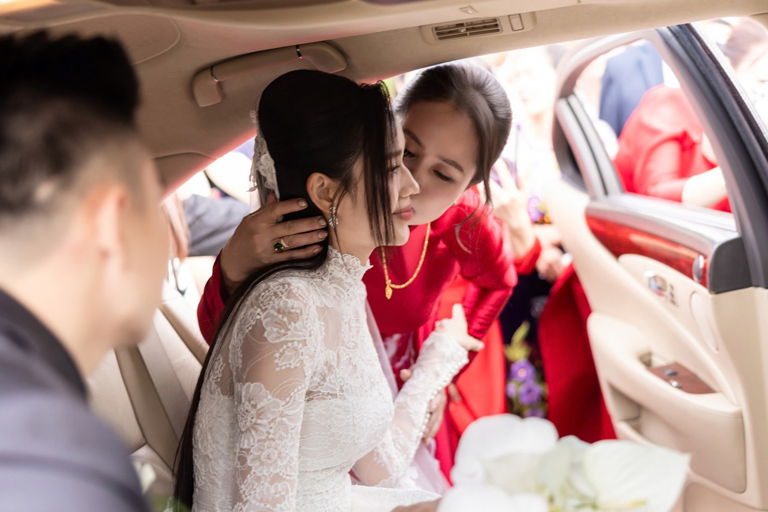 Thiếu gia Tập đoàn Sơn Hải rạng rỡ rước Hoa hậu Đỗ Thị Hà về 'dinh'- Ảnh 10. Thiếu gia Tập đoàn Sơn Hải rạng rỡ rước Hoa hậu Đỗ Thị Hà về 'dinh'- Ảnh 10.
