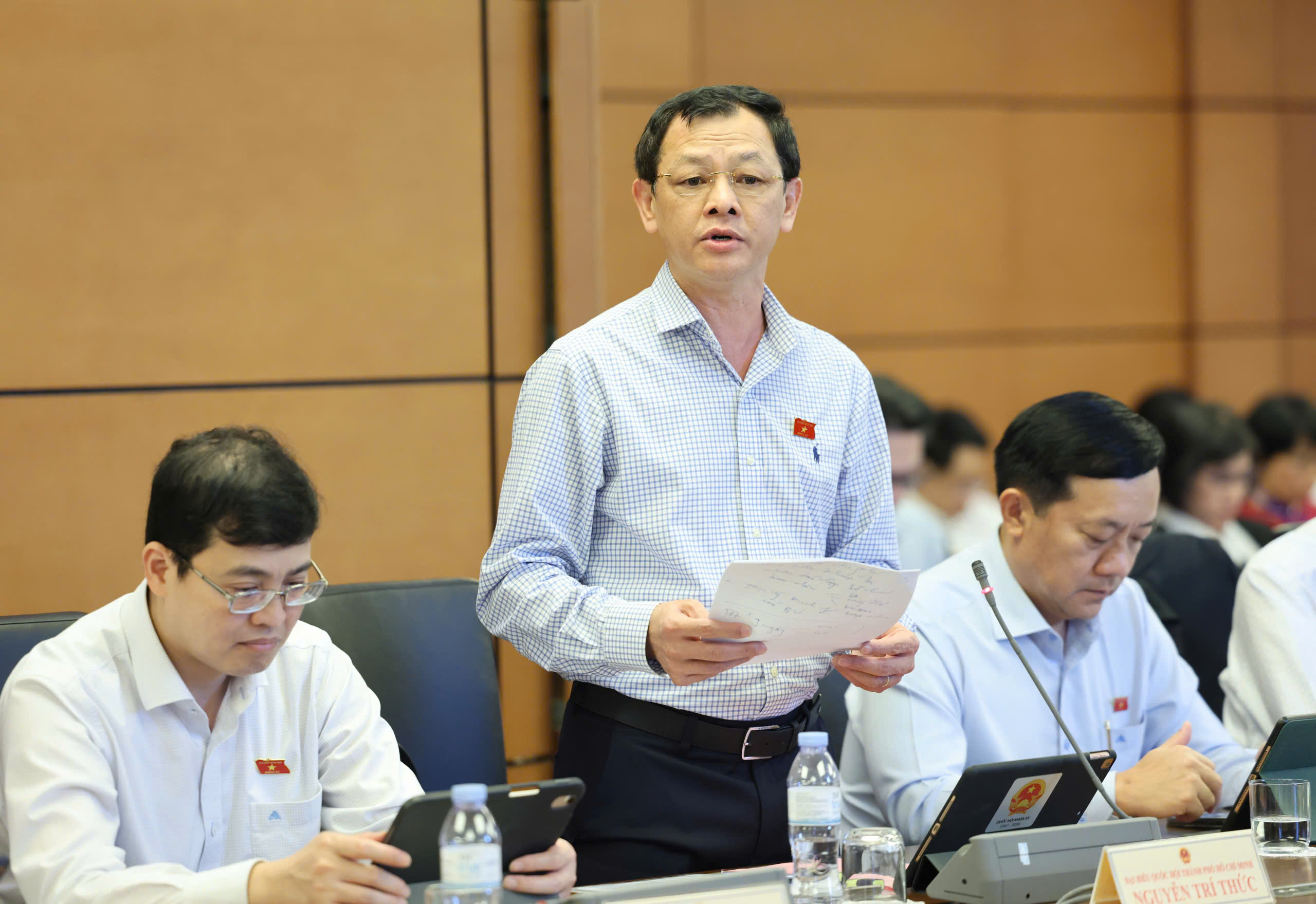 Đại biểu băn khoăn 'đào tạo y khoa mà chuyển về Bộ GD-ĐT thì quản lý sao?' - Ảnh 1.
