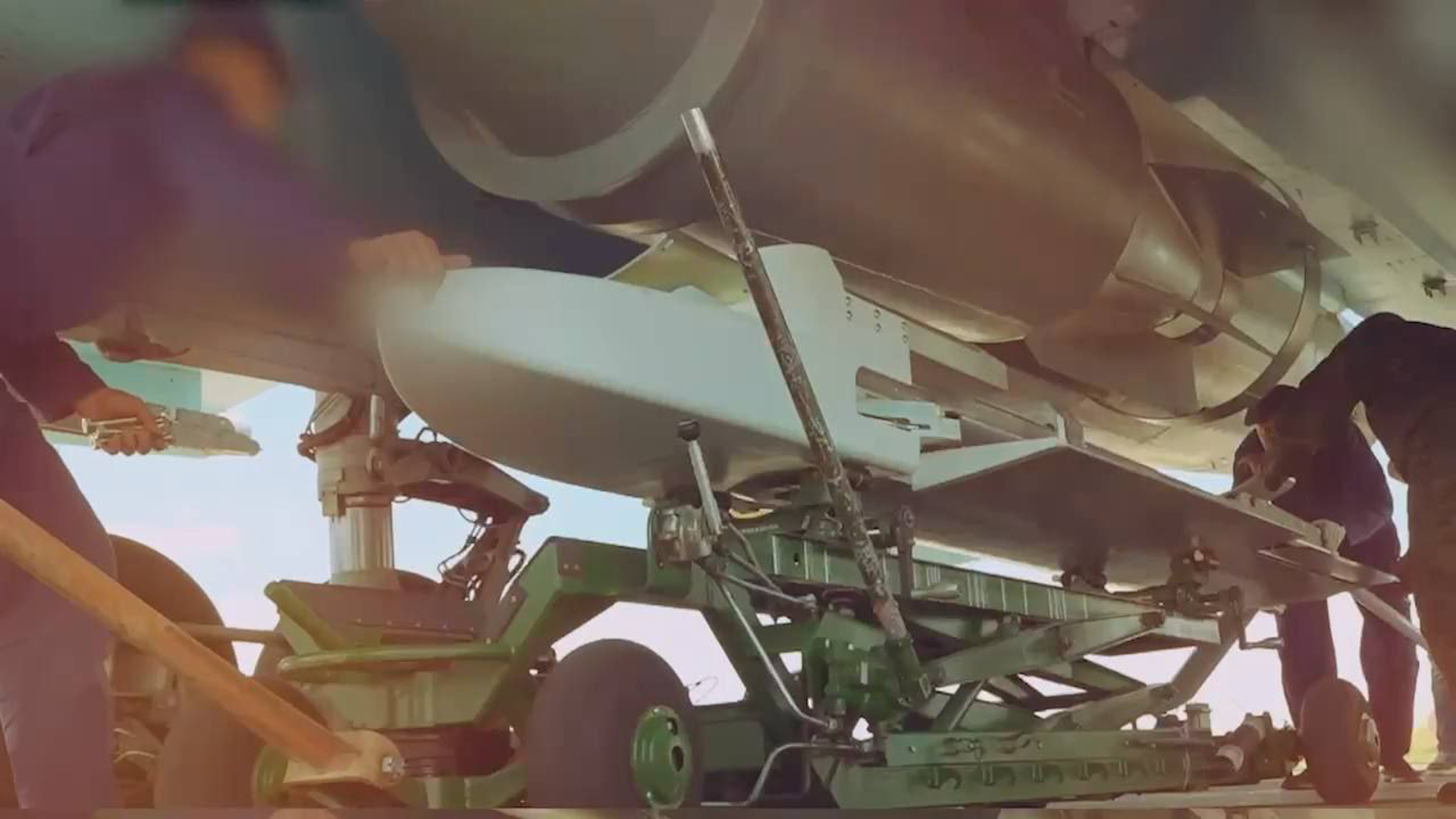 T&igrave;nh b&aacute;o Ukraine n&oacute;i bom lượn Nga tấn c&ocirc;ng mục ti&ecirc;u xa đến 200 km - Ảnh 1.