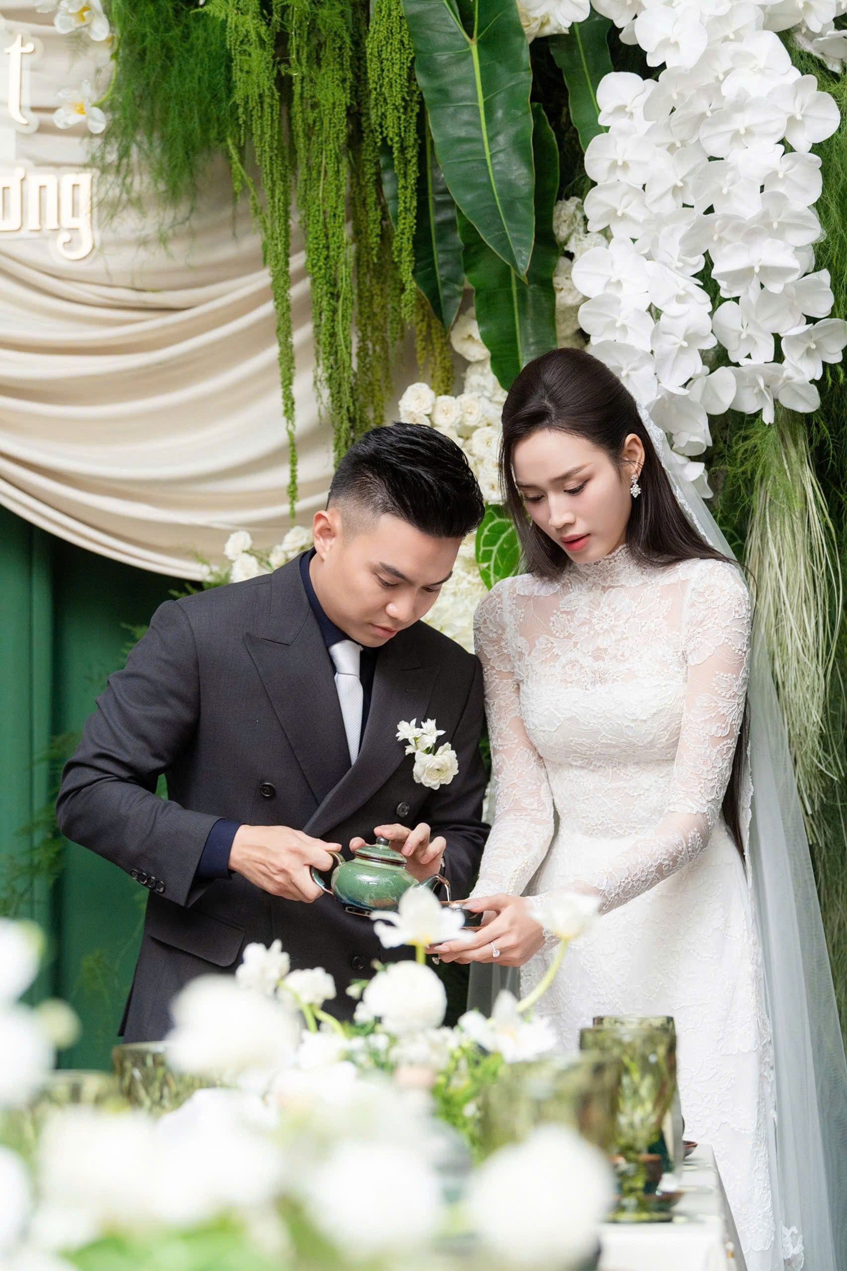 Thiếu gia Tập đoàn Sơn Hải rạng rỡ rước Hoa hậu Đỗ Thị Hà về 'dinh'- Ảnh 2. Thiếu gia Tập đoàn Sơn Hải rạng rỡ rước Hoa hậu Đỗ Thị Hà về 'dinh'- Ảnh 2.