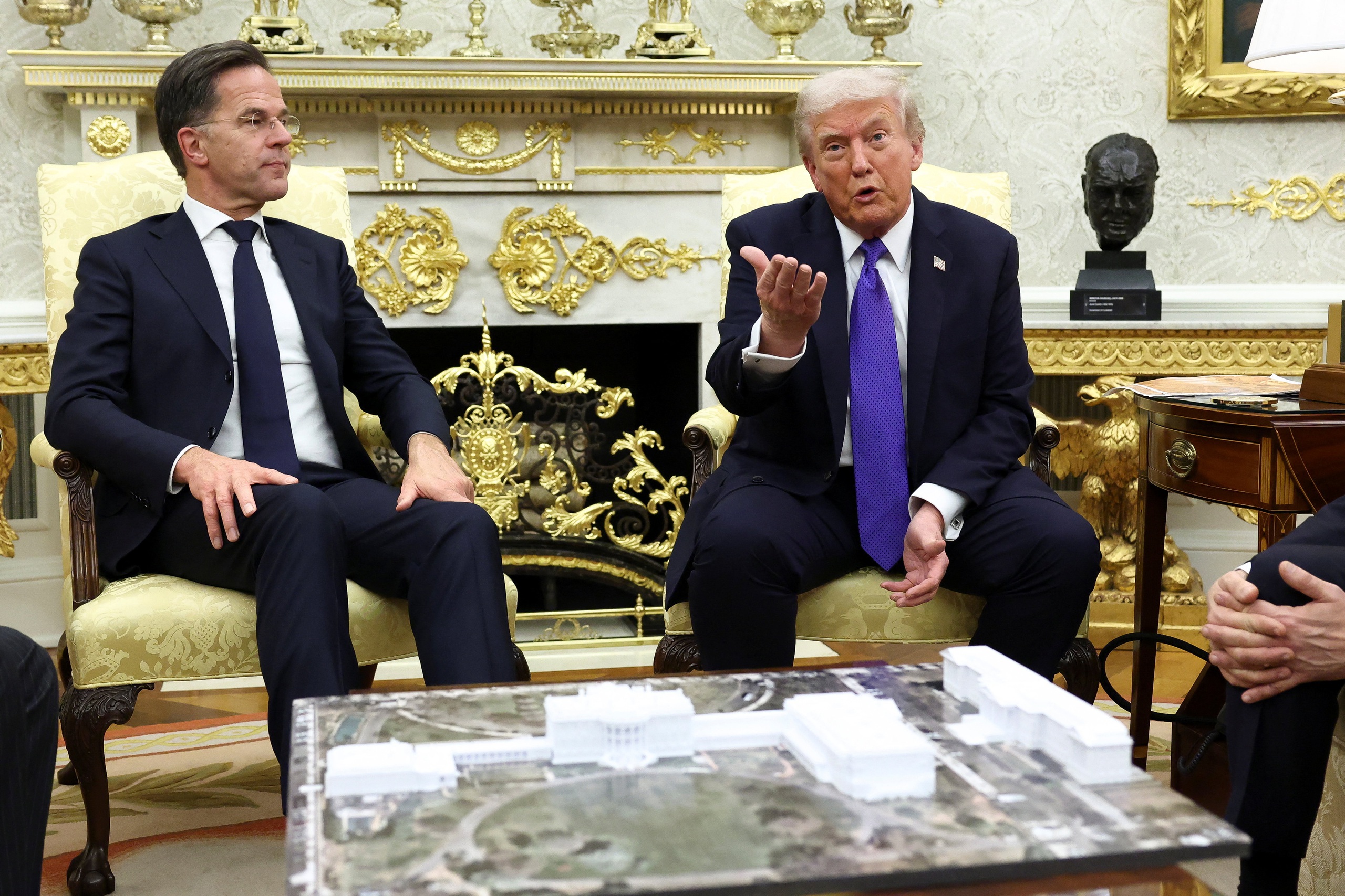 Ông Trump hủy gặp ông Putin, không cấp …