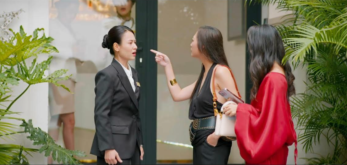 Màn đánh ghen gây ức chế trong Gió ngang khoảng trời xanh khiến khán giả phẫn nộ - Ảnh 1. Màn đánh ghen gây ức chế trong Gió ngang khoảng trời xanh khiến khán giả phẫn nộ - Ảnh 1.
