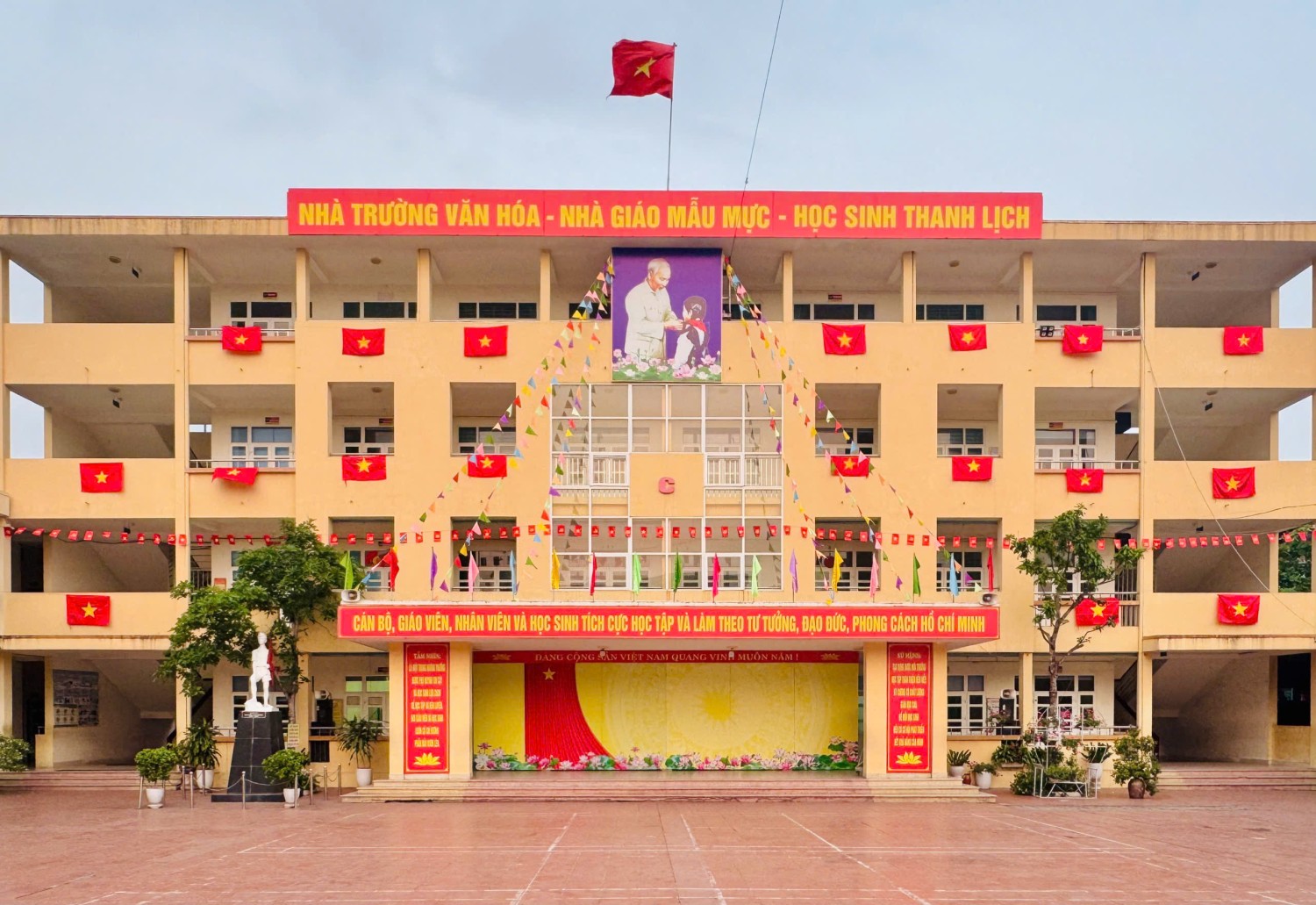 Quảng Ninh: Cảnh cáo cán bộ phường có con được sửa điểm- Ảnh 1. Quảng Ninh: Cảnh cáo cán bộ phường có con được sửa điểm- Ảnh 1.
