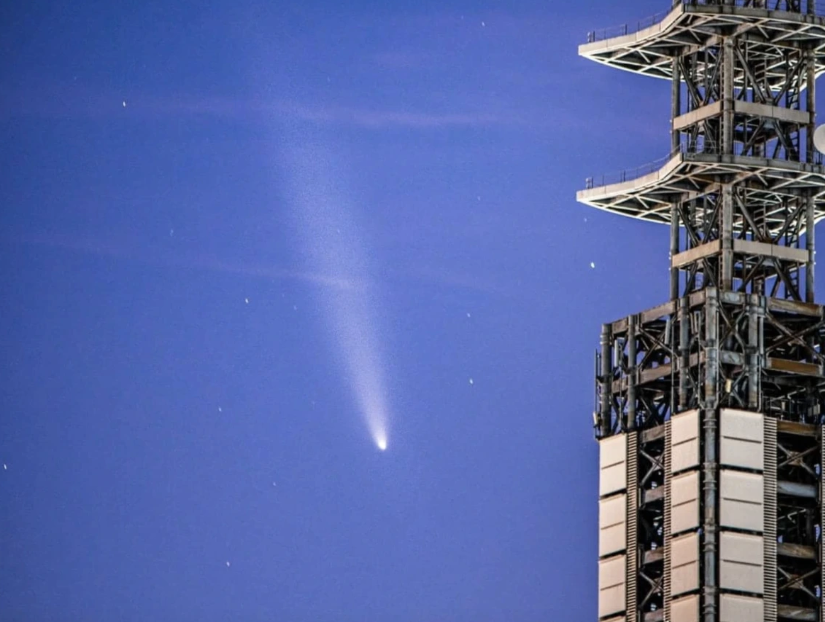 Hy hữu: Sao chổi 10 tỉ năm 'ghé thăm' trái đất cùng hai sao chổi khác - Ảnh 3.