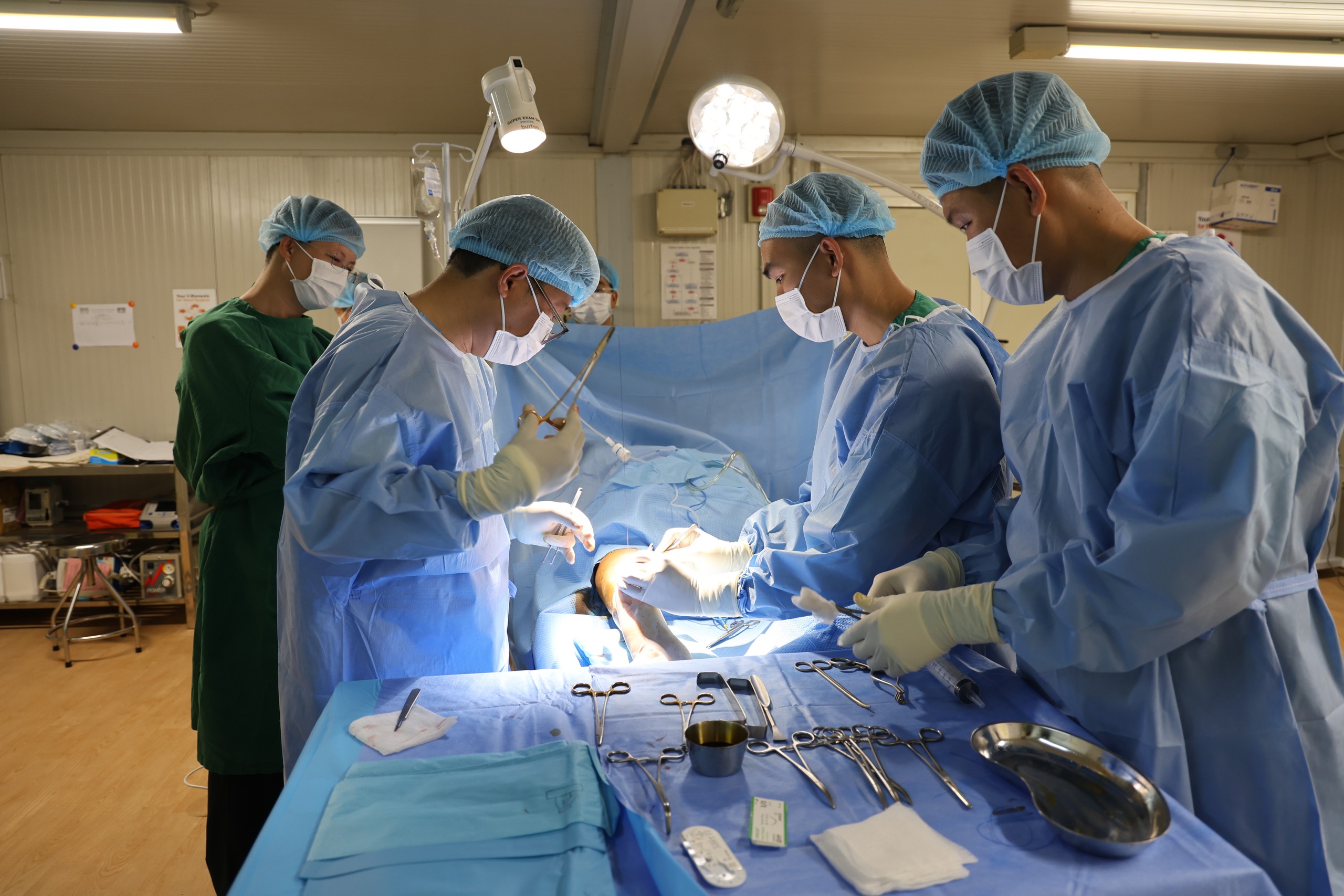 B&aacute;c sĩ Việt Nam phẫu thuật g&acirc;n g&oacute;t th&agrave;nh c&ocirc;ng cho sĩ quan M&ocirc;ng Cổ ở Nam Sudan- Ảnh 1.