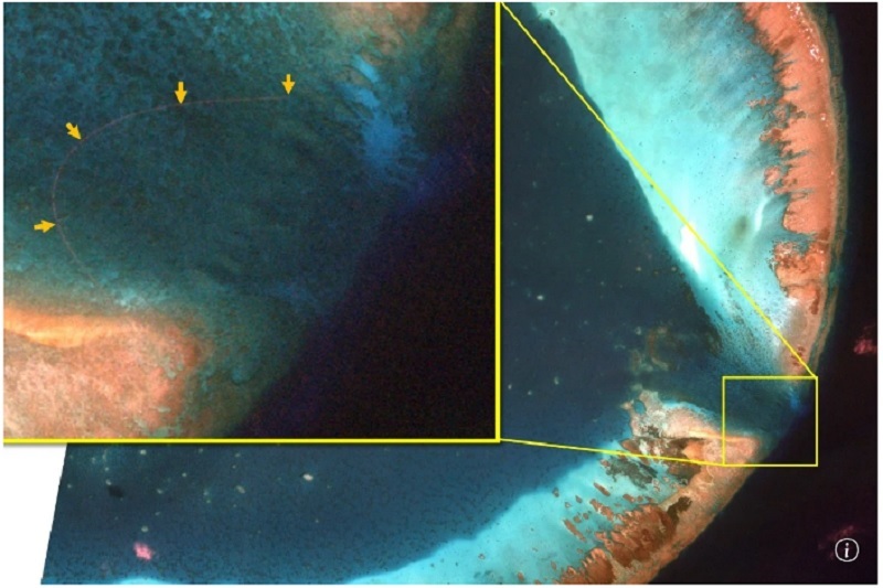 Trung Quốc lập rào chắn tại bãi cạn Scarborough ở Biển Đông, triển khai tàu chiến? - Ảnh 1.