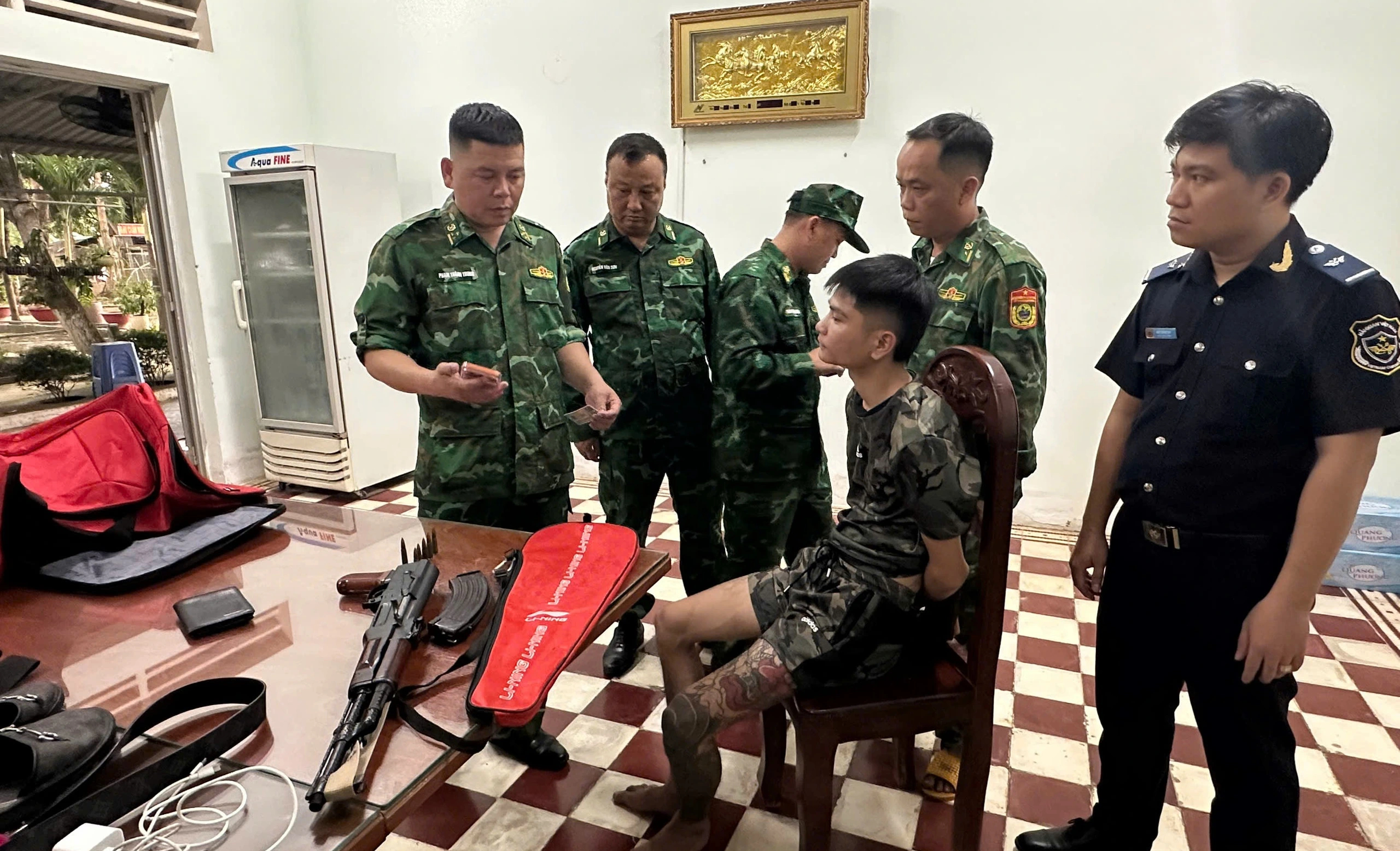 Thủ đoạn tinh vi buôn lậu vàng, súng qua biên giới Tây Ninh bị lật tẩy - Ảnh 1.