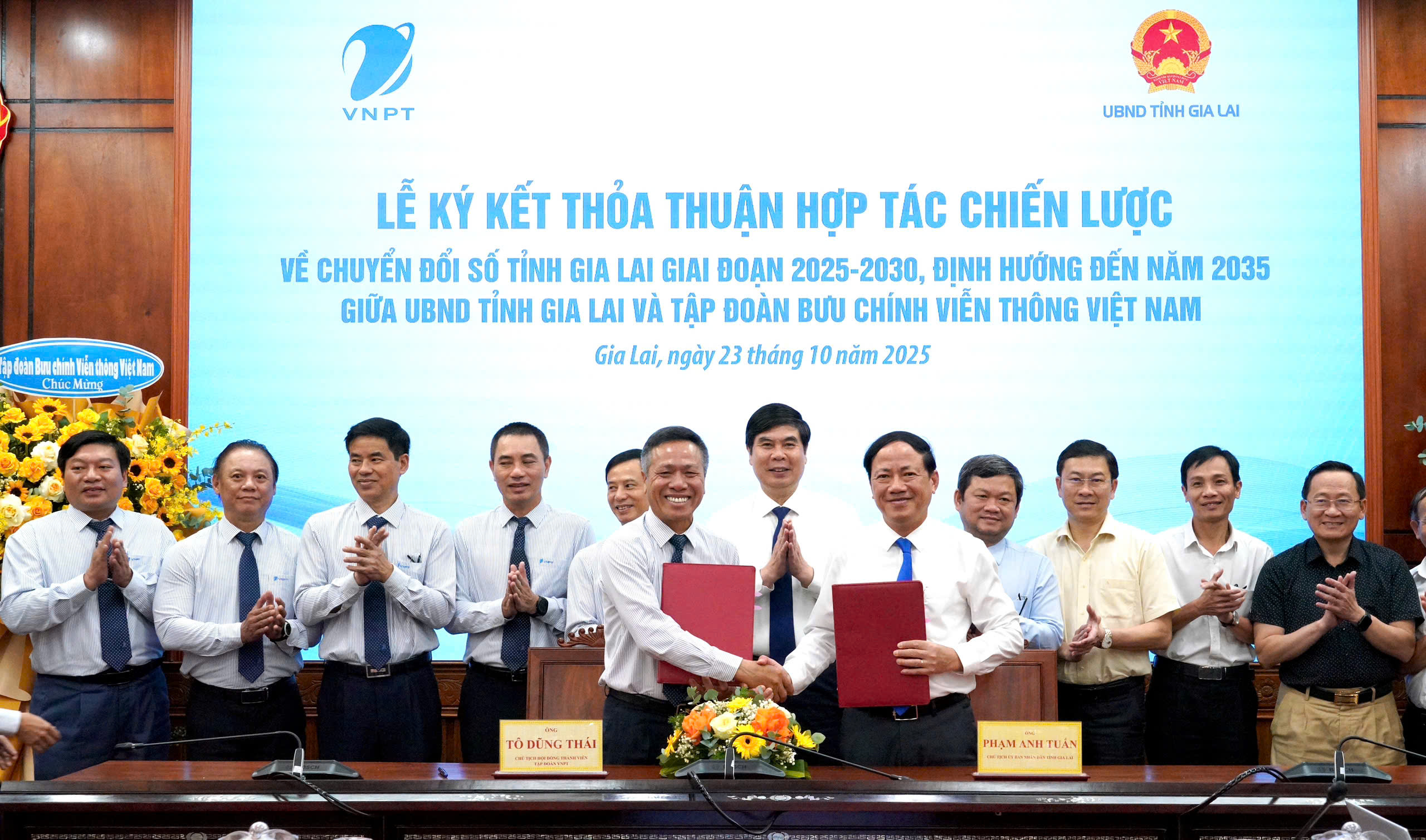 Gia Lai ký kết hợp tác chiến lược về chuyển đổi số - Ảnh 1.