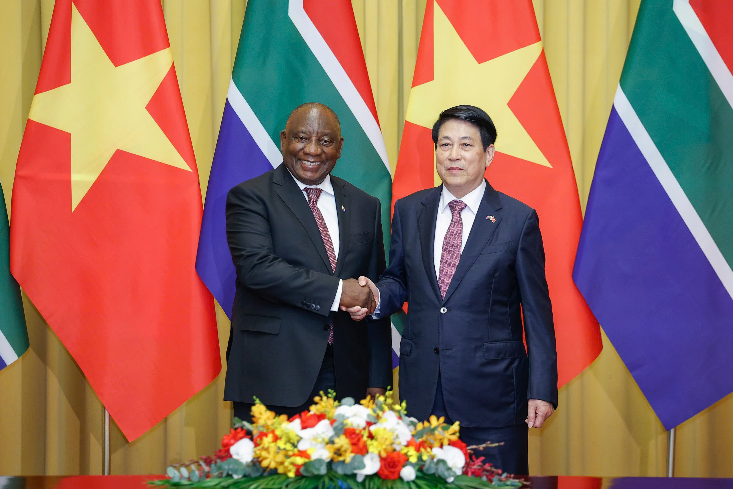 Chủ tịch nước Lương Cường chủ trì lễ đón Tổng thống Nam Phi Matamela Cyril Ramaphosa- Ảnh 4.