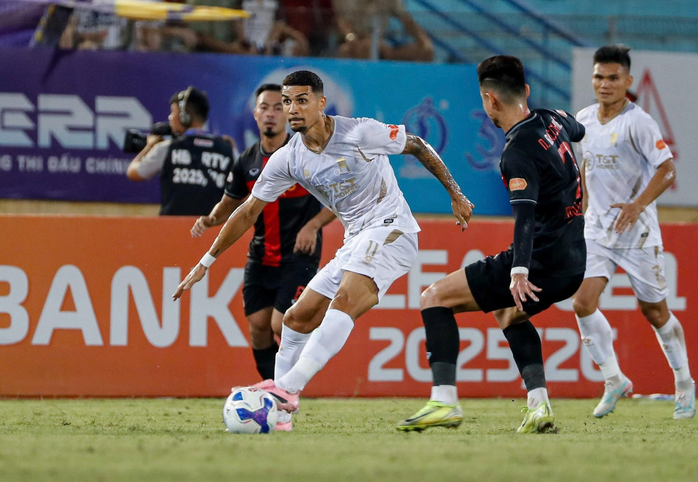 Lịch thi đấu V-League hấp dẫn hôm nay: Đại chiến ở Gò Đậu, HLV Harry Kewell thắng nổi ‘tướng’ Chỉnh?- Ảnh 2. Lịch thi đấu V-League hấp dẫn hôm nay: Đại chiến ở Gò Đậu, HLV Harry Kewell thắng nổi ‘tướng’ Chỉnh?- Ảnh 2.