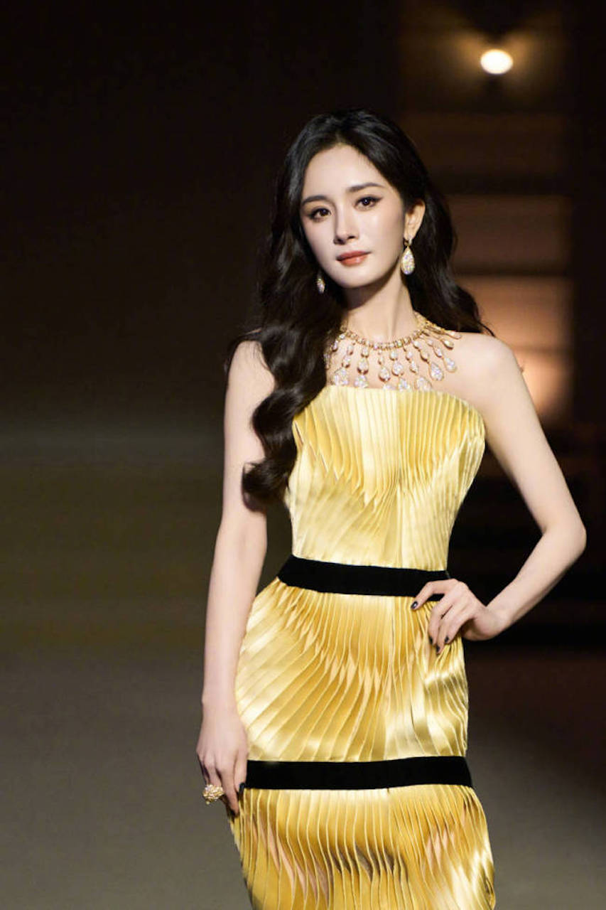 Lưu Diệc Phi hóa 'nàng tiên hoa' gây sốt - Ảnh 8.