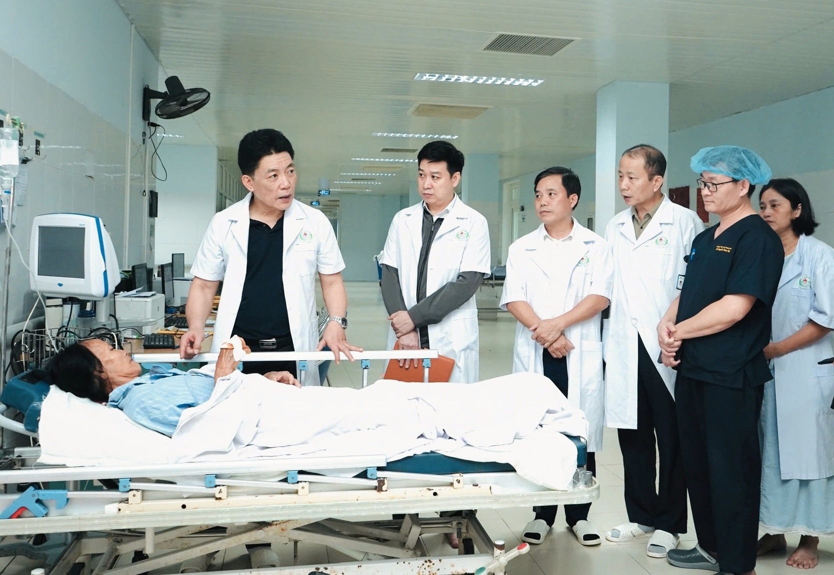 Nữ điều dưỡng bị đâm 11 nhát khi ngăn kẻ dùng dao tấn công nhiều người- Ảnh 3. Nữ điều dưỡng bị đâm 11 nhát khi ngăn kẻ dùng dao tấn công nhiều người- Ảnh 3.
