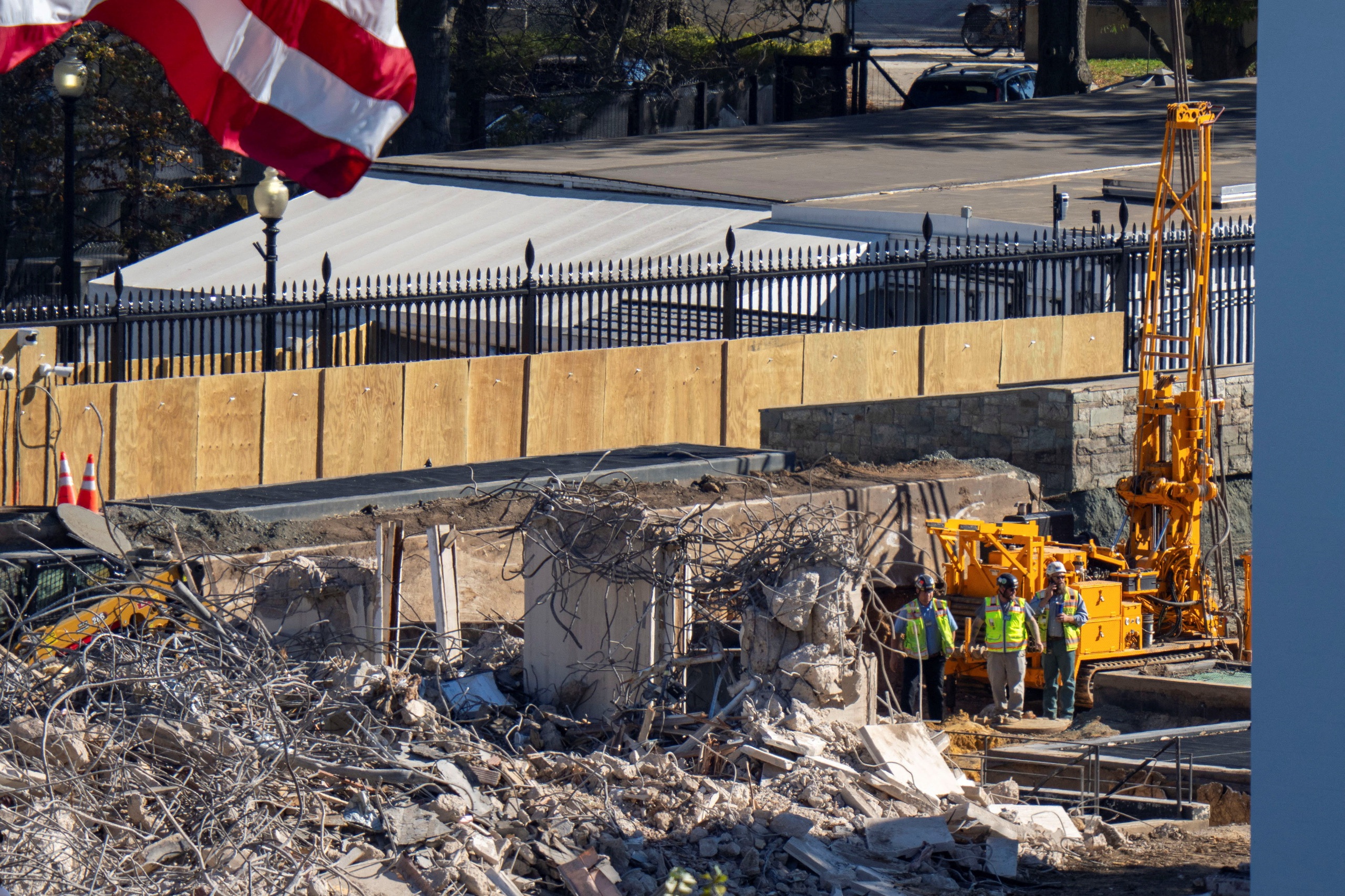 To&agrave;n bộ C&aacute;nh Đ&ocirc;ng của Nh&agrave; Trắng đ&atilde; bị ph&aacute; hủy - Ảnh 2.