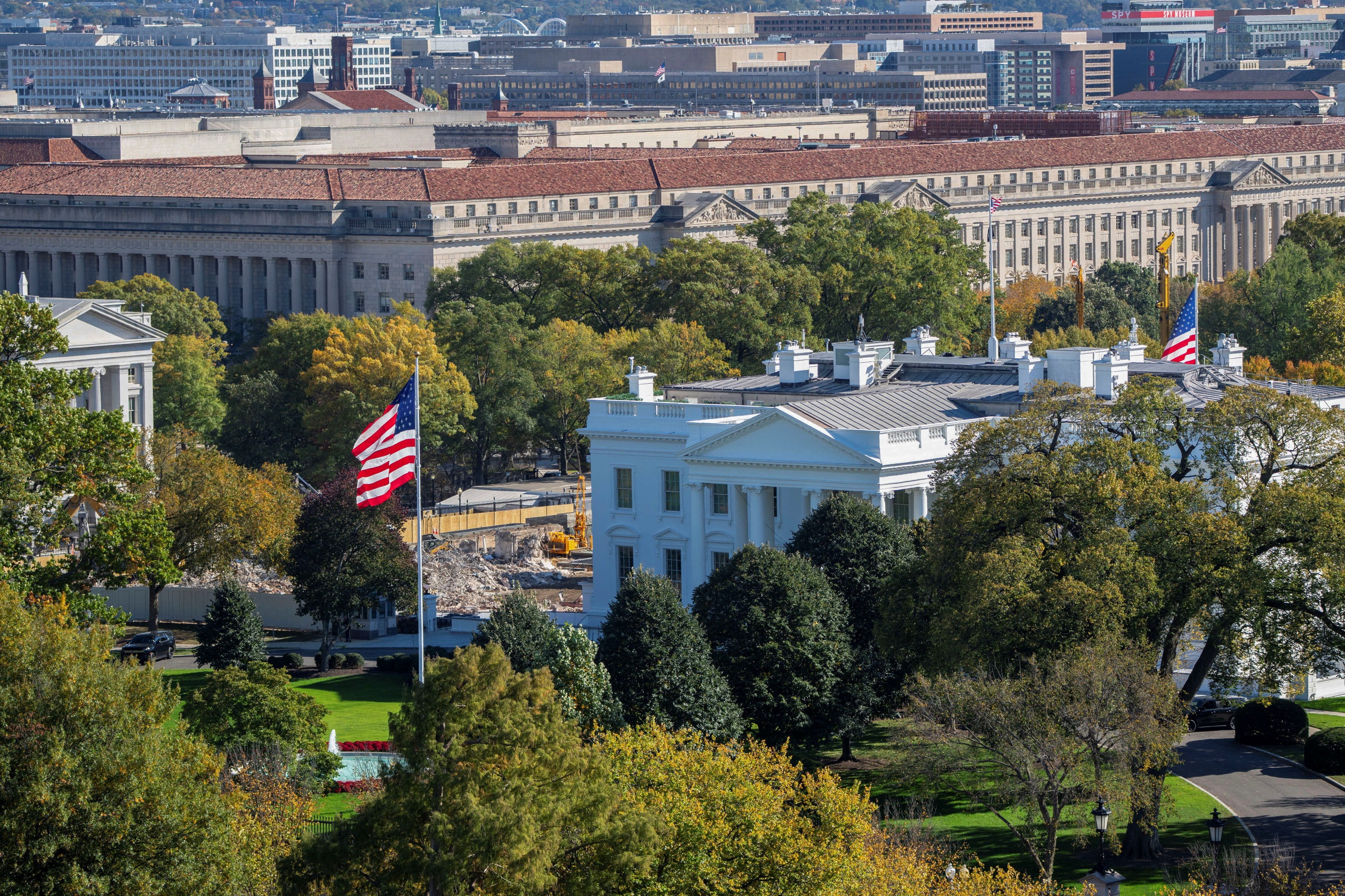 To&agrave;n bộ C&aacute;nh Đ&ocirc;ng của Nh&agrave; Trắng đ&atilde; bị ph&aacute; hủy - Ảnh 1.
